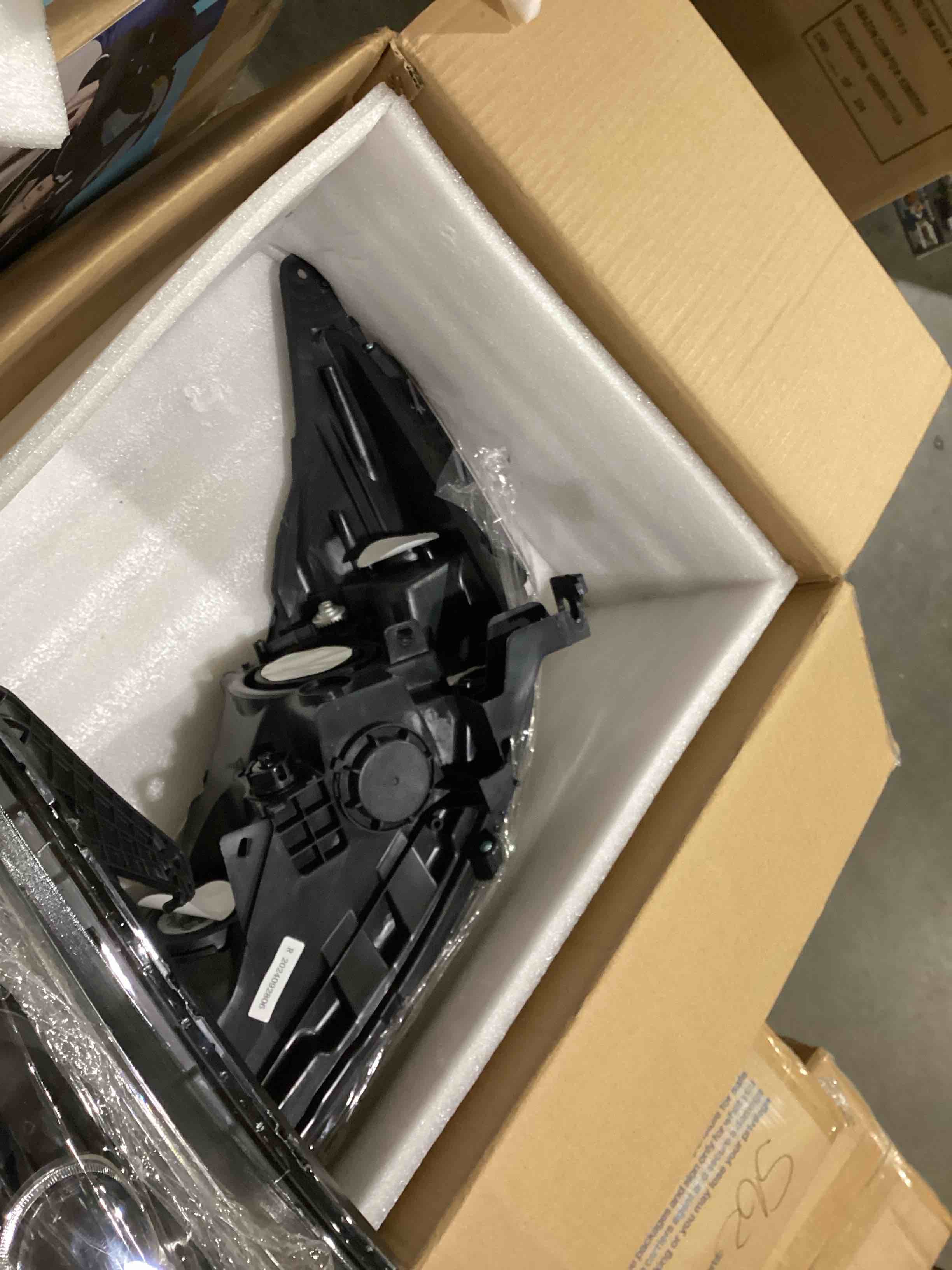 https://s3.amazonaws.com/lotting-images-prod/bidfta/PPE2896970_1747748479101.jpeg
