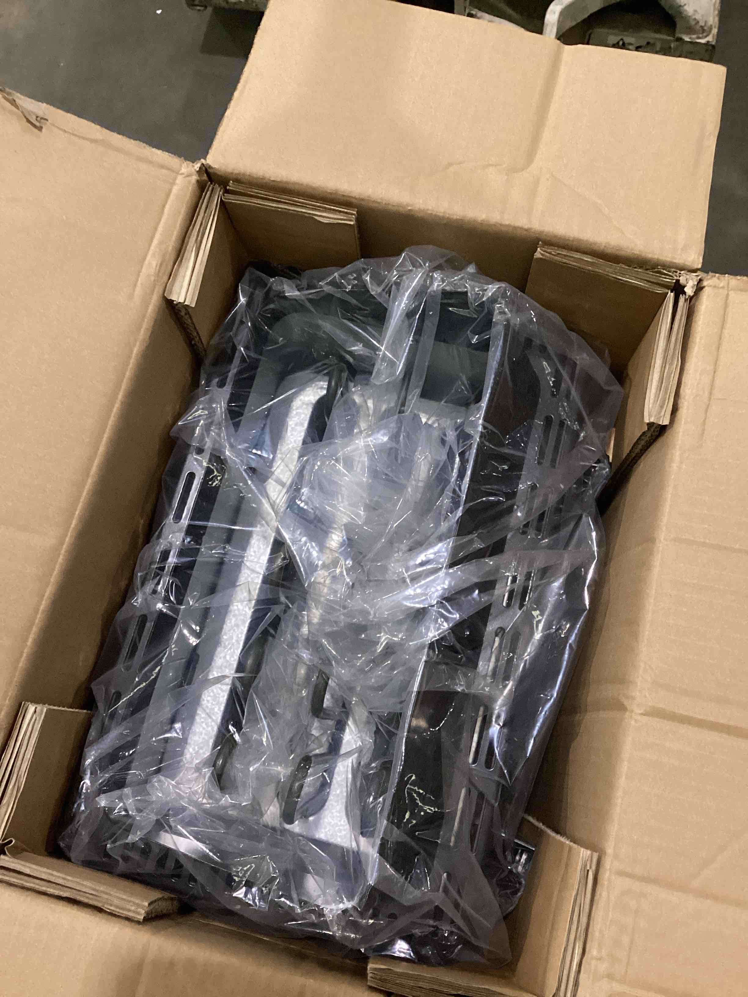 https://s3.amazonaws.com/lotting-images-prod/bidfta/PPE2897989_1749489226775.jpeg
