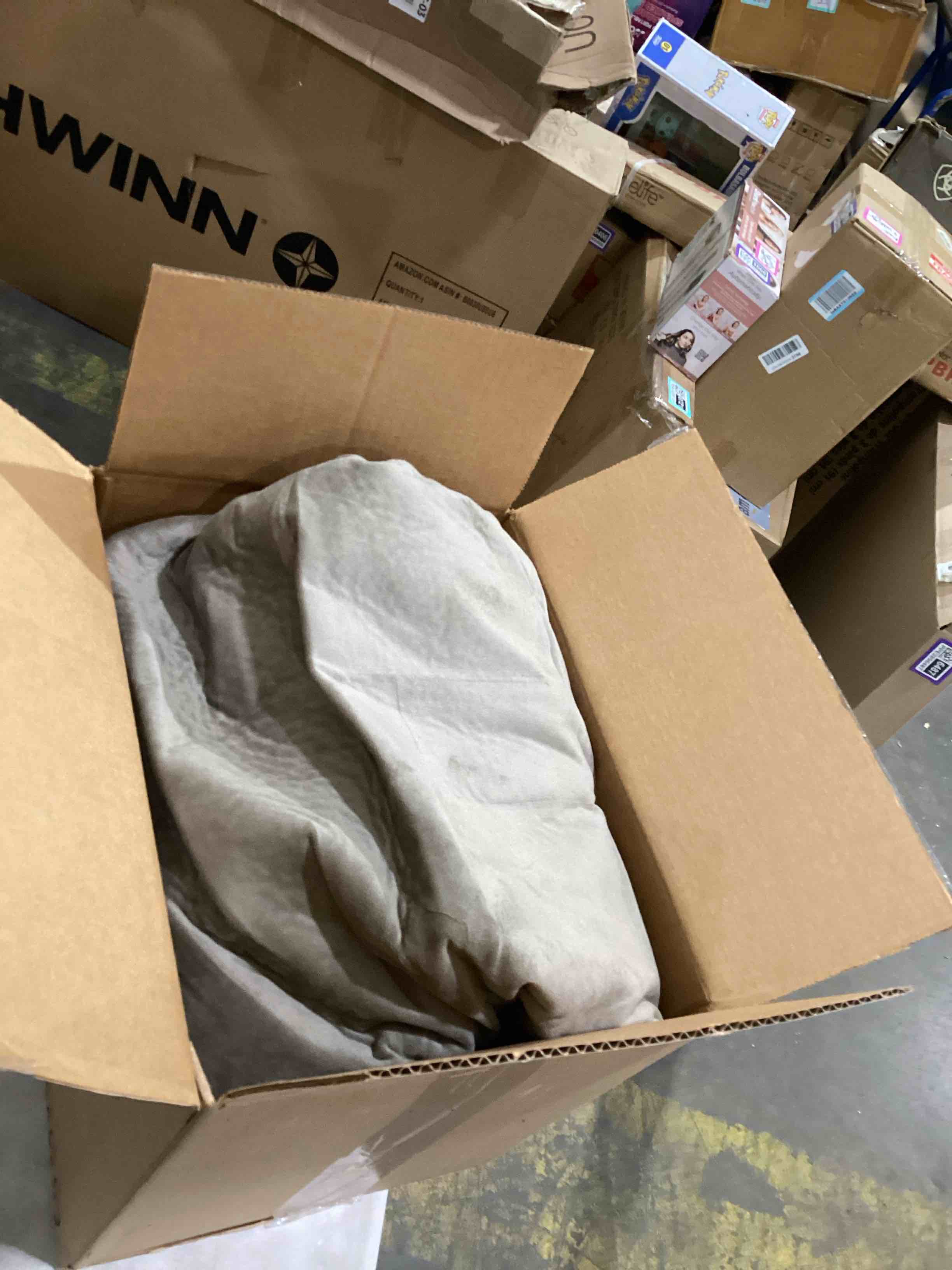 https://s3.amazonaws.com/lotting-images-prod/bidfta/PPE2897991_1749489773102.jpeg