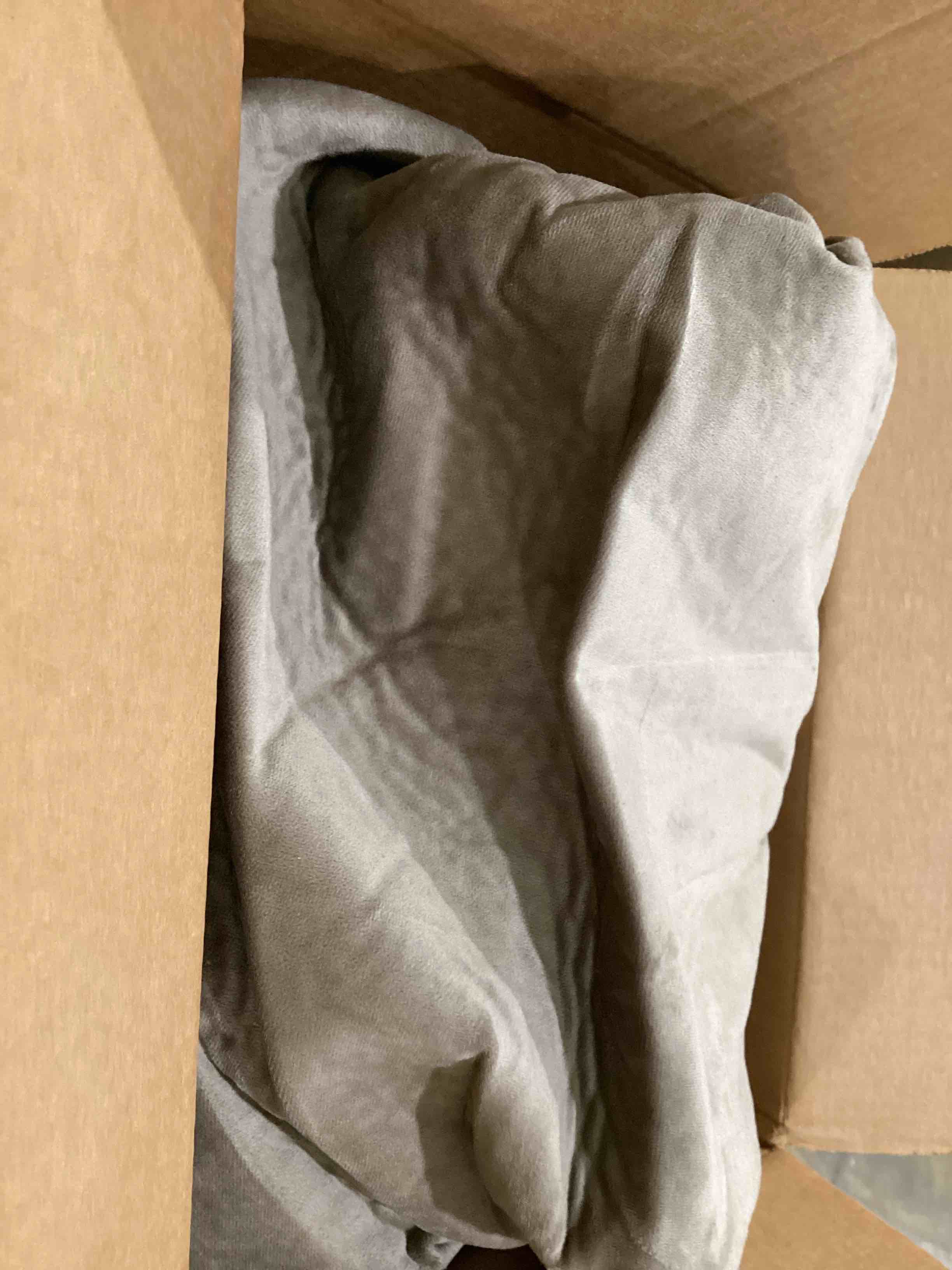 https://s3.amazonaws.com/lotting-images-prod/bidfta/PPE2897991_1749489776090.jpeg