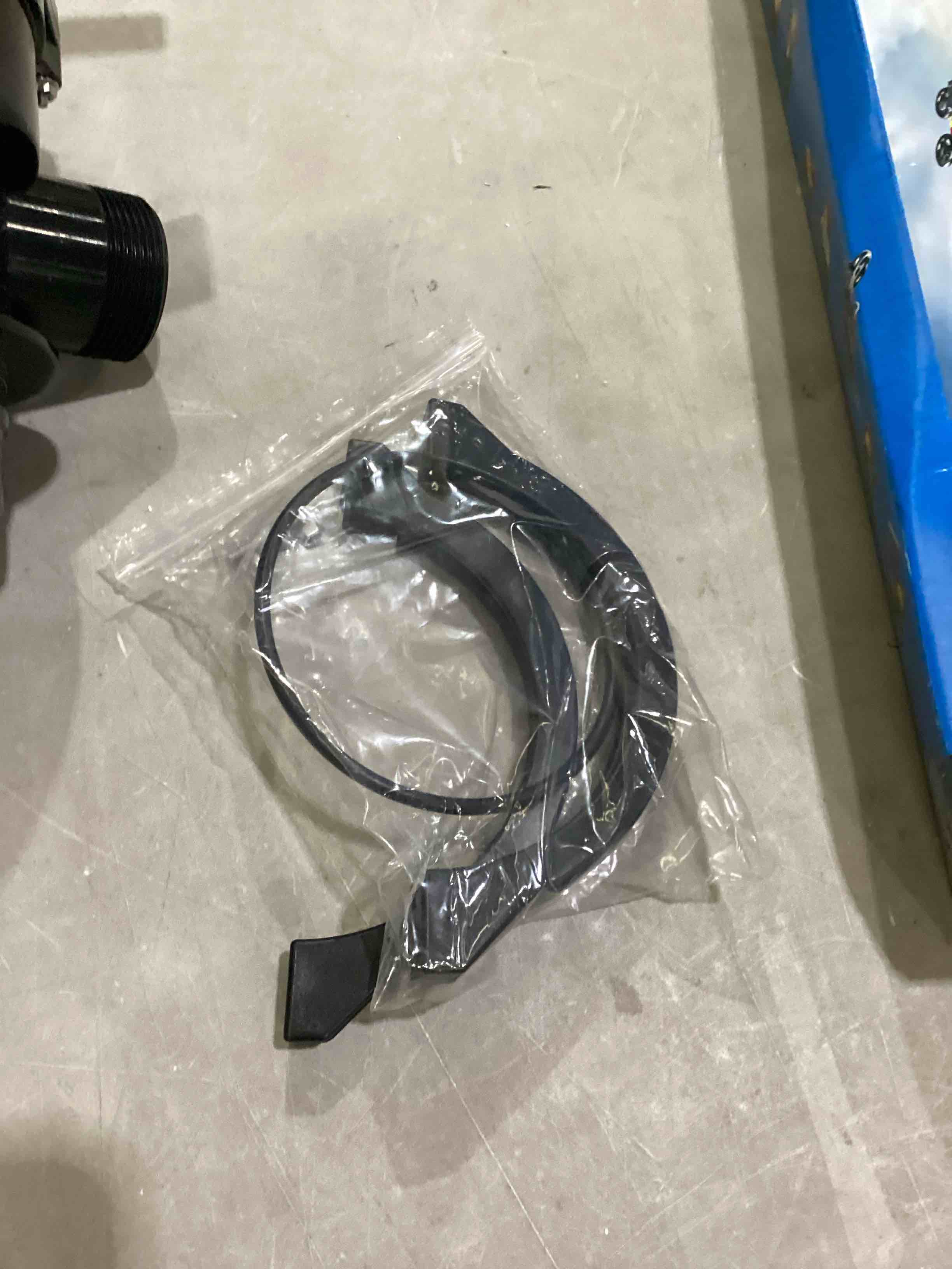https://s3.amazonaws.com/lotting-images-prod/bidfta/PPE2898347_1749656337136.jpeg