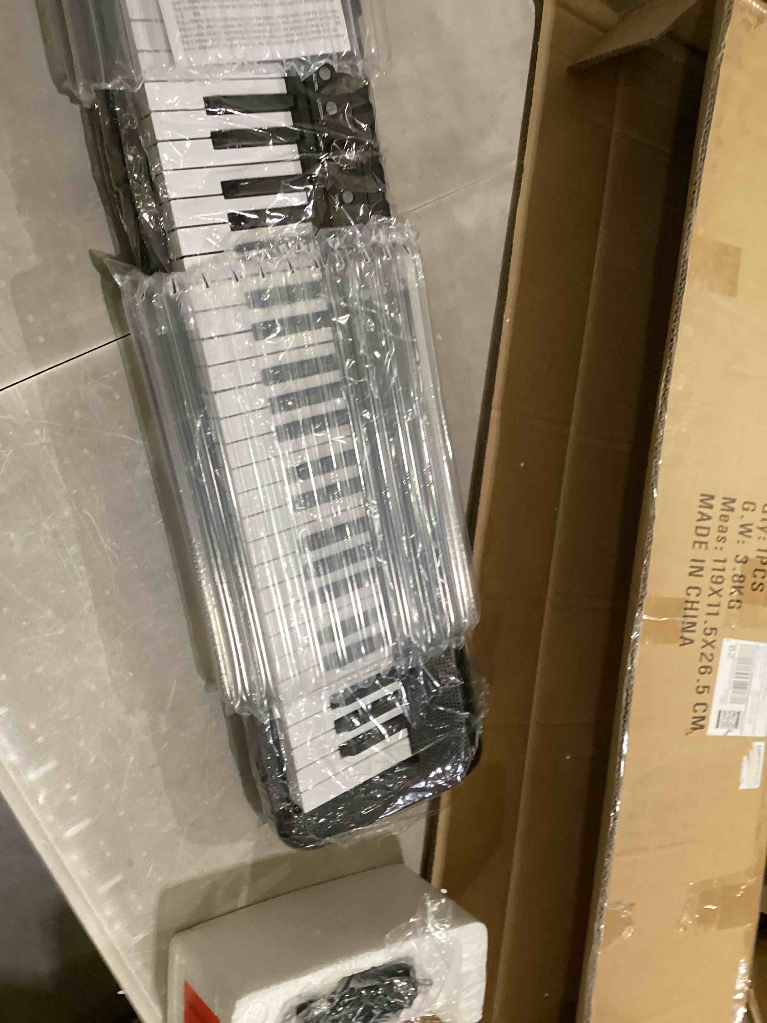 https://s3.amazonaws.com/lotting-images-prod/bidfta/PPE2898542_1749841903496.jpeg