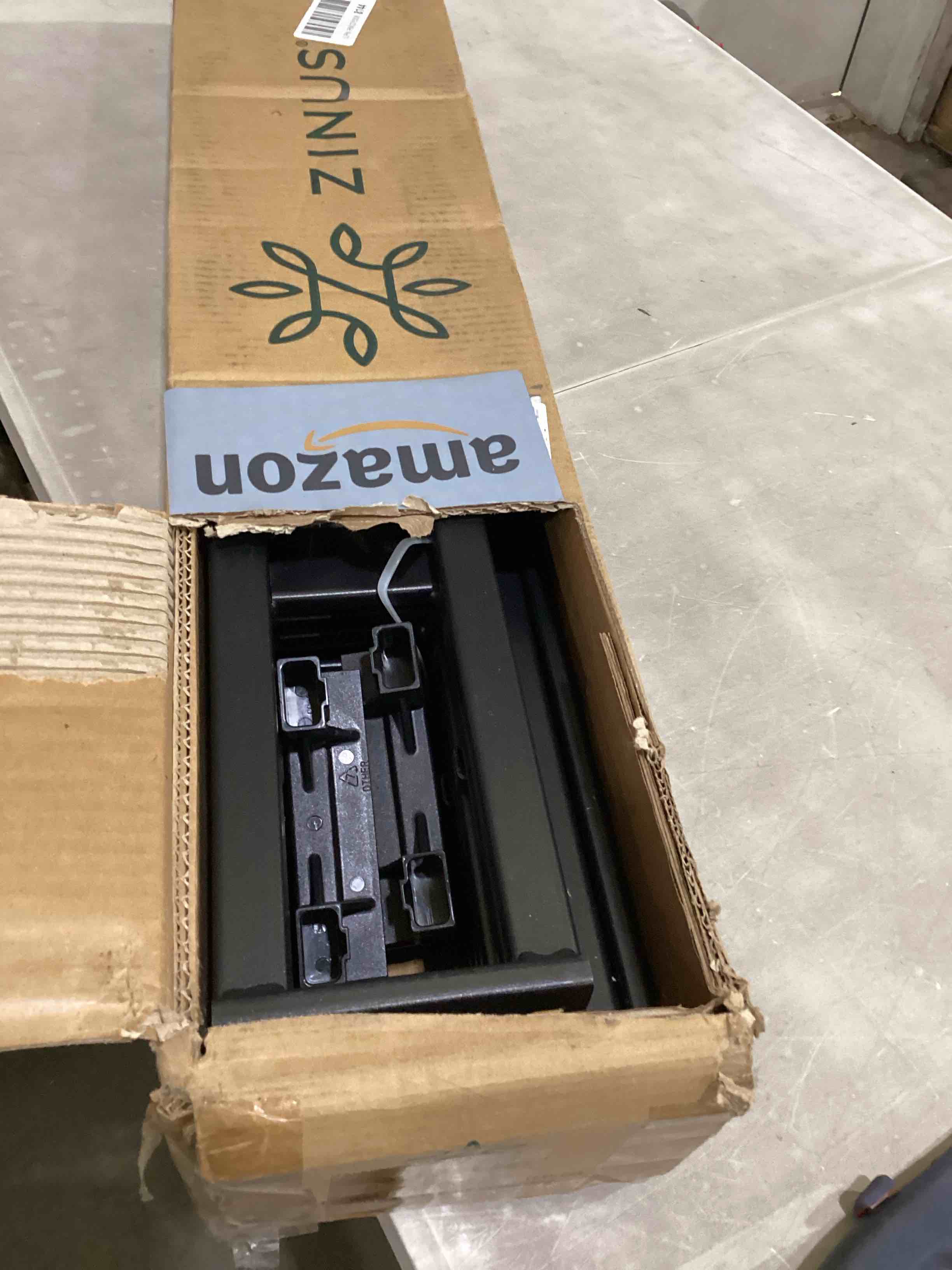 https://s3.amazonaws.com/lotting-images-prod/bidfta/PPE2898701_1750184597204.jpeg