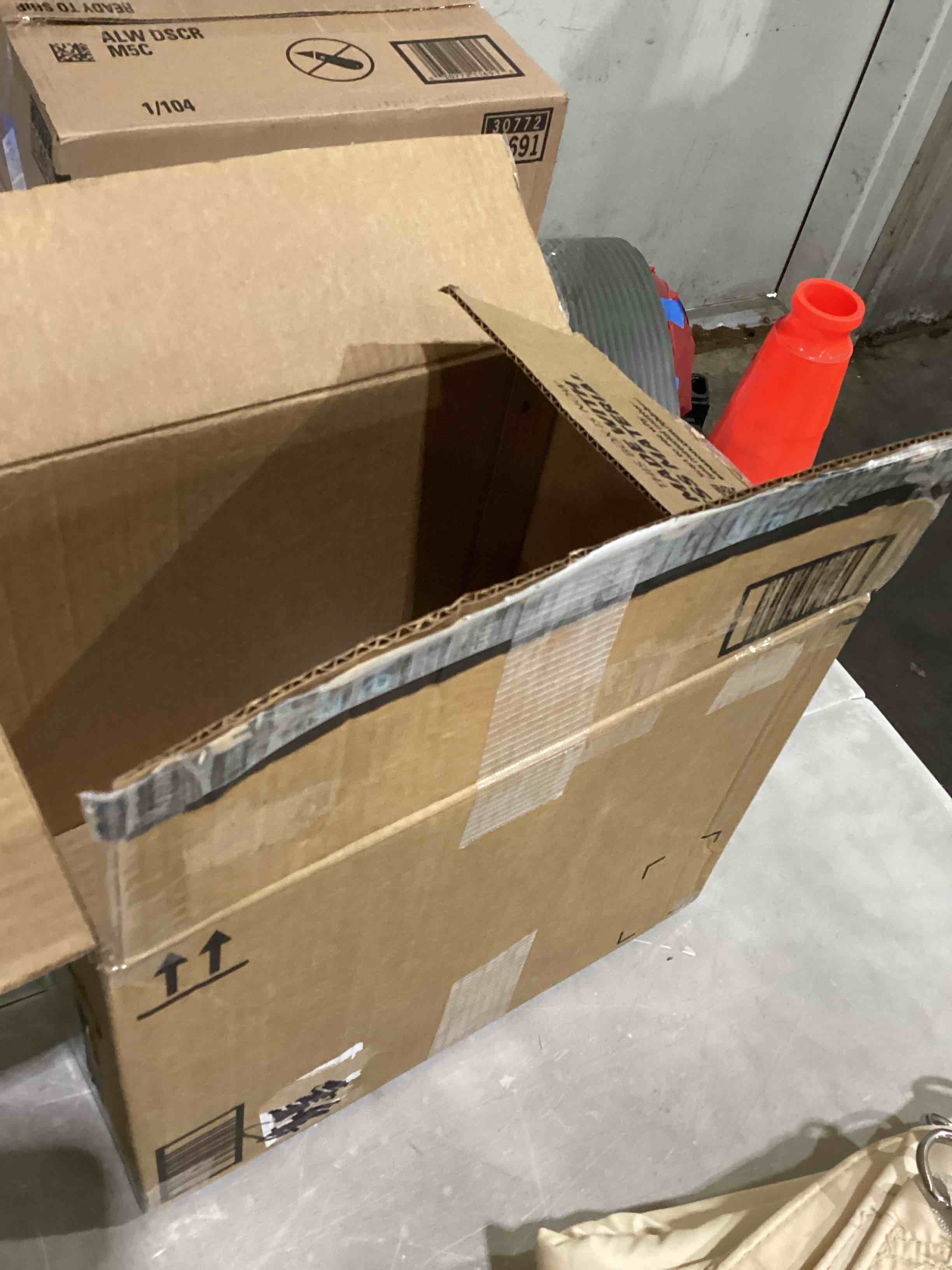 https://s3.amazonaws.com/lotting-images-prod/bidfta/PPE2898753_1750267376139.jpeg