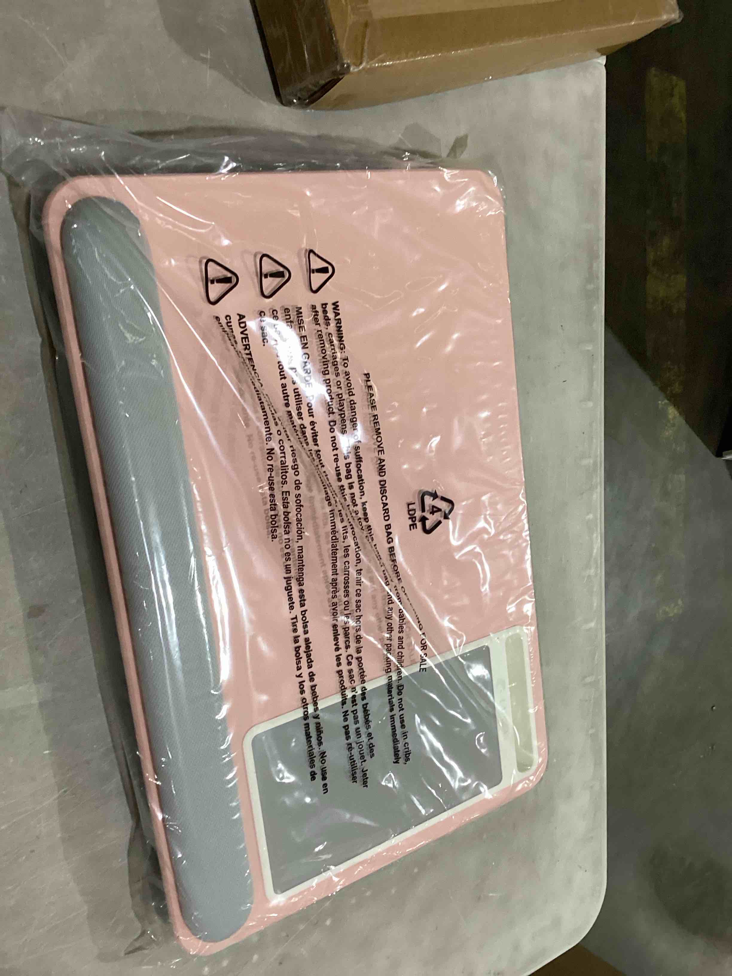 https://s3.amazonaws.com/lotting-images-prod/bidfta/PPE2898761_1750269081563.jpeg