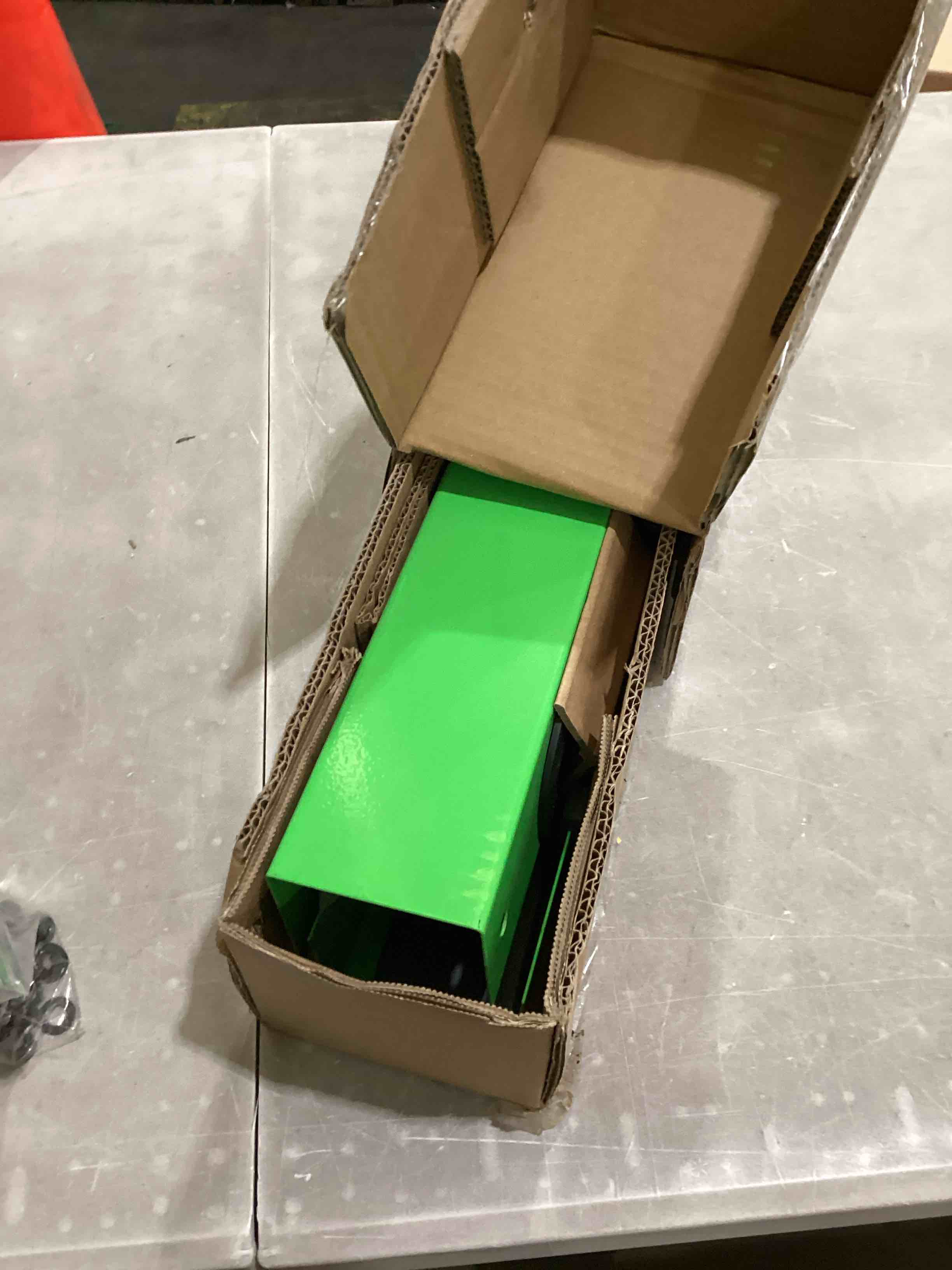 https://s3.amazonaws.com/lotting-images-prod/bidfta/PPE2898772_1750272113796.jpeg