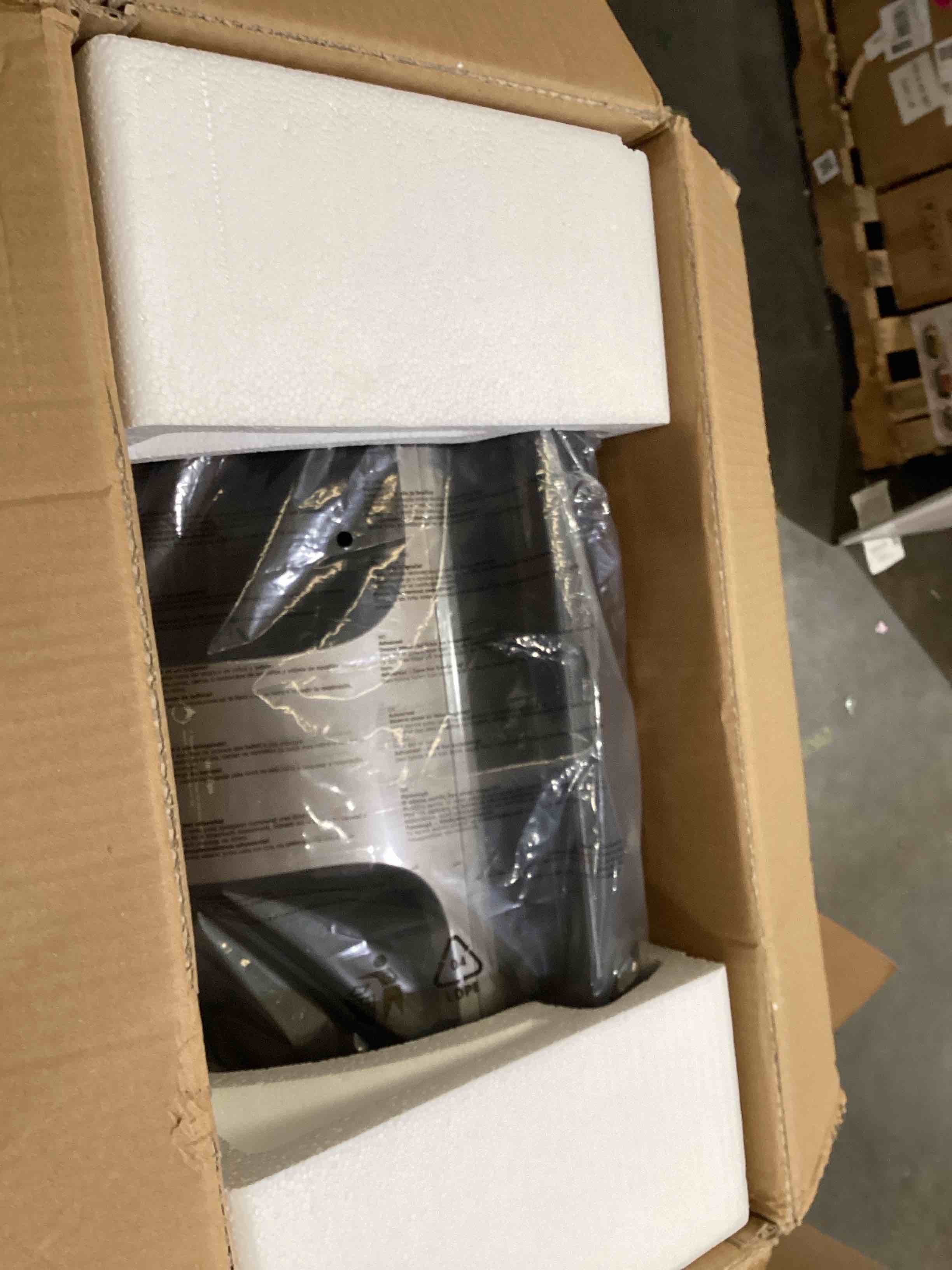 https://s3.amazonaws.com/lotting-images-prod/bidfta/PPE2898781_1750274568354.jpeg