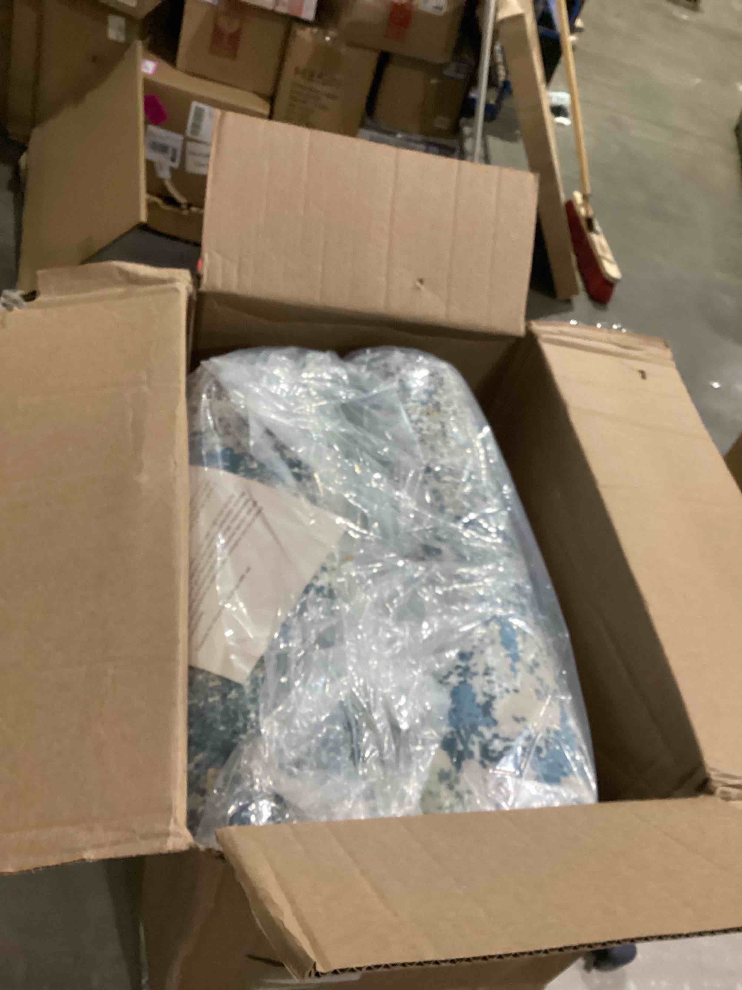 https://s3.amazonaws.com/lotting-images-prod/bidfta/PPE2898805_1750343041921.jpeg