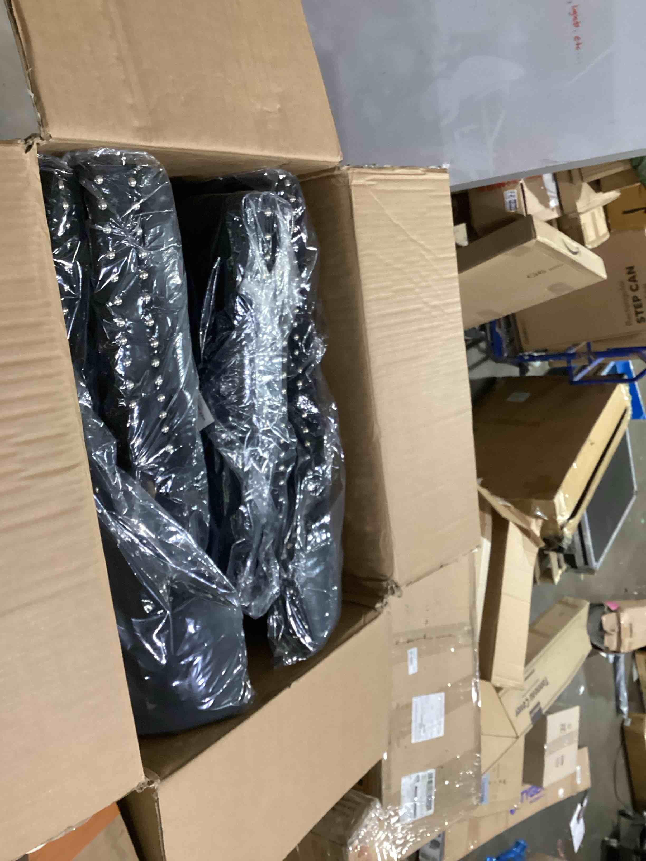 https://s3.amazonaws.com/lotting-images-prod/bidfta/PPE2898879_1750684692520.jpeg