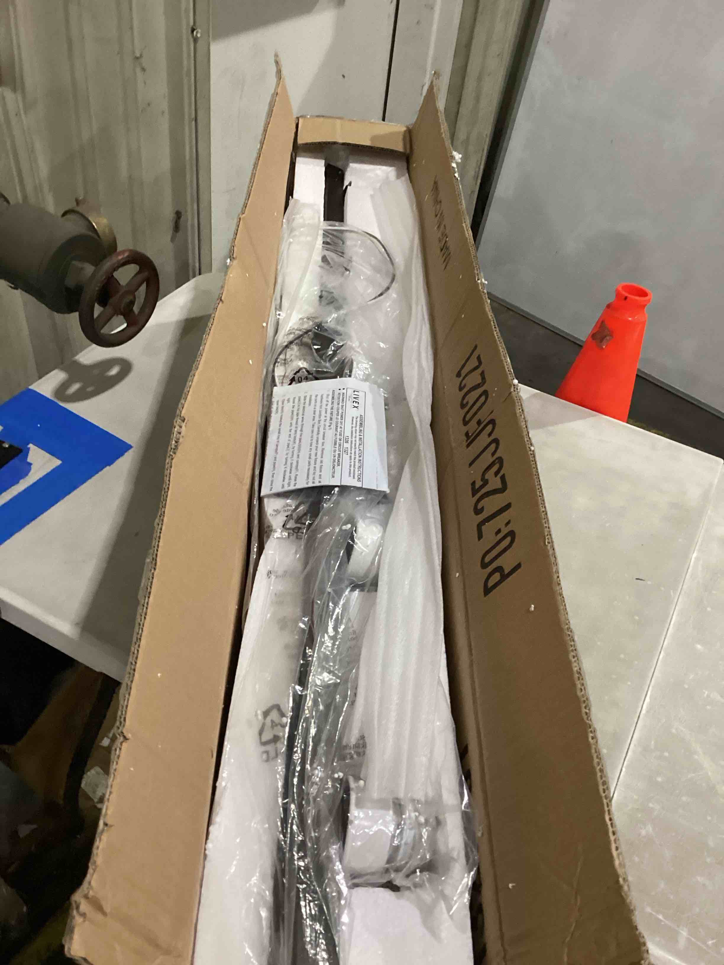 https://s3.amazonaws.com/lotting-images-prod/bidfta/PPE2898889_1750687538869.jpeg