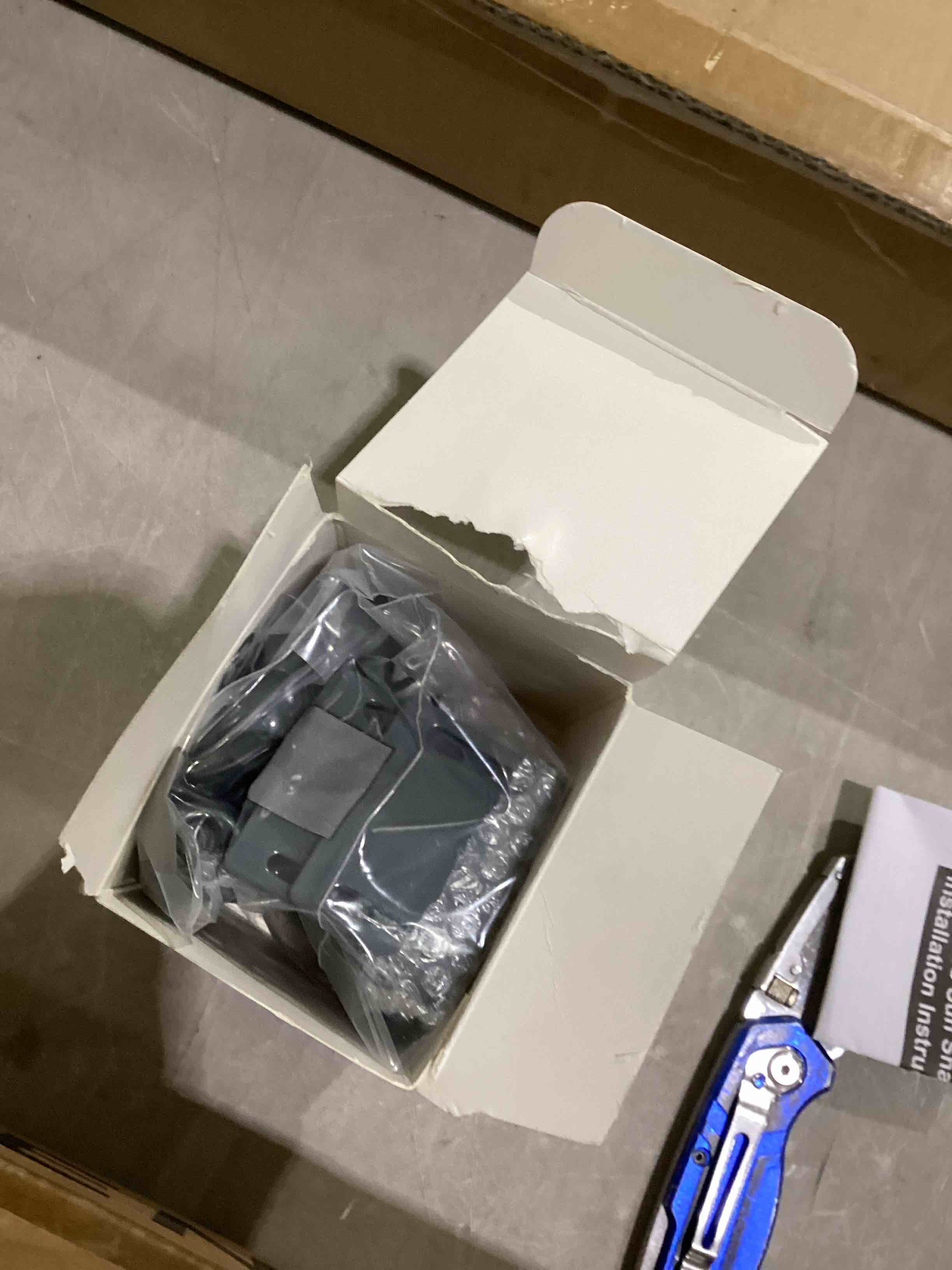 https://s3.amazonaws.com/lotting-images-prod/bidfta/PPE2898902_1750698734746.jpeg