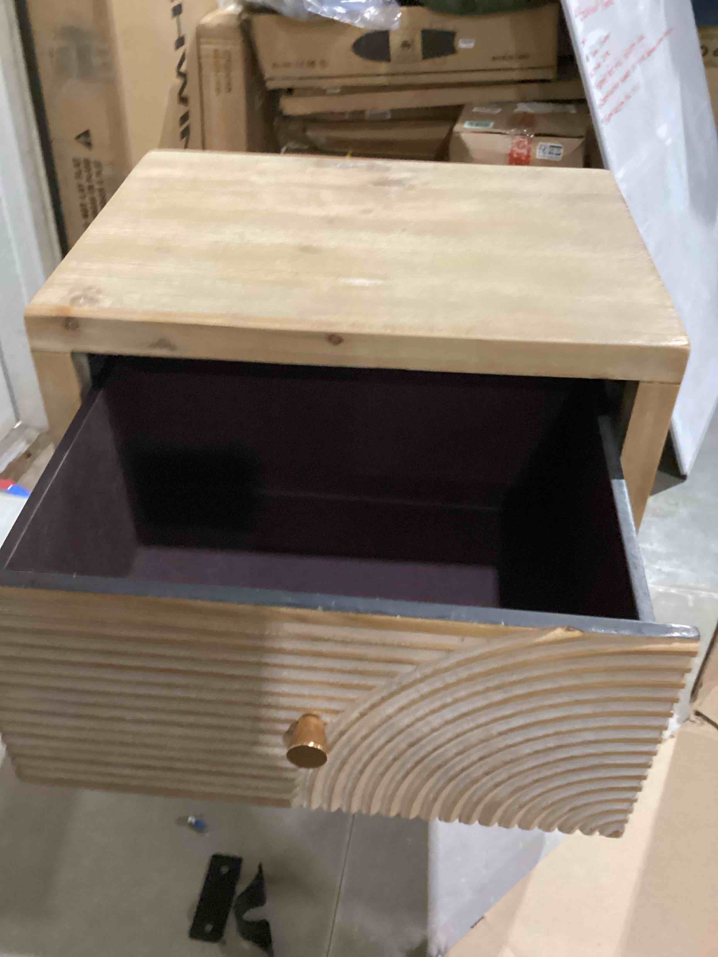 https://s3.amazonaws.com/lotting-images-prod/bidfta/PPE2898934_1750767724736.jpeg