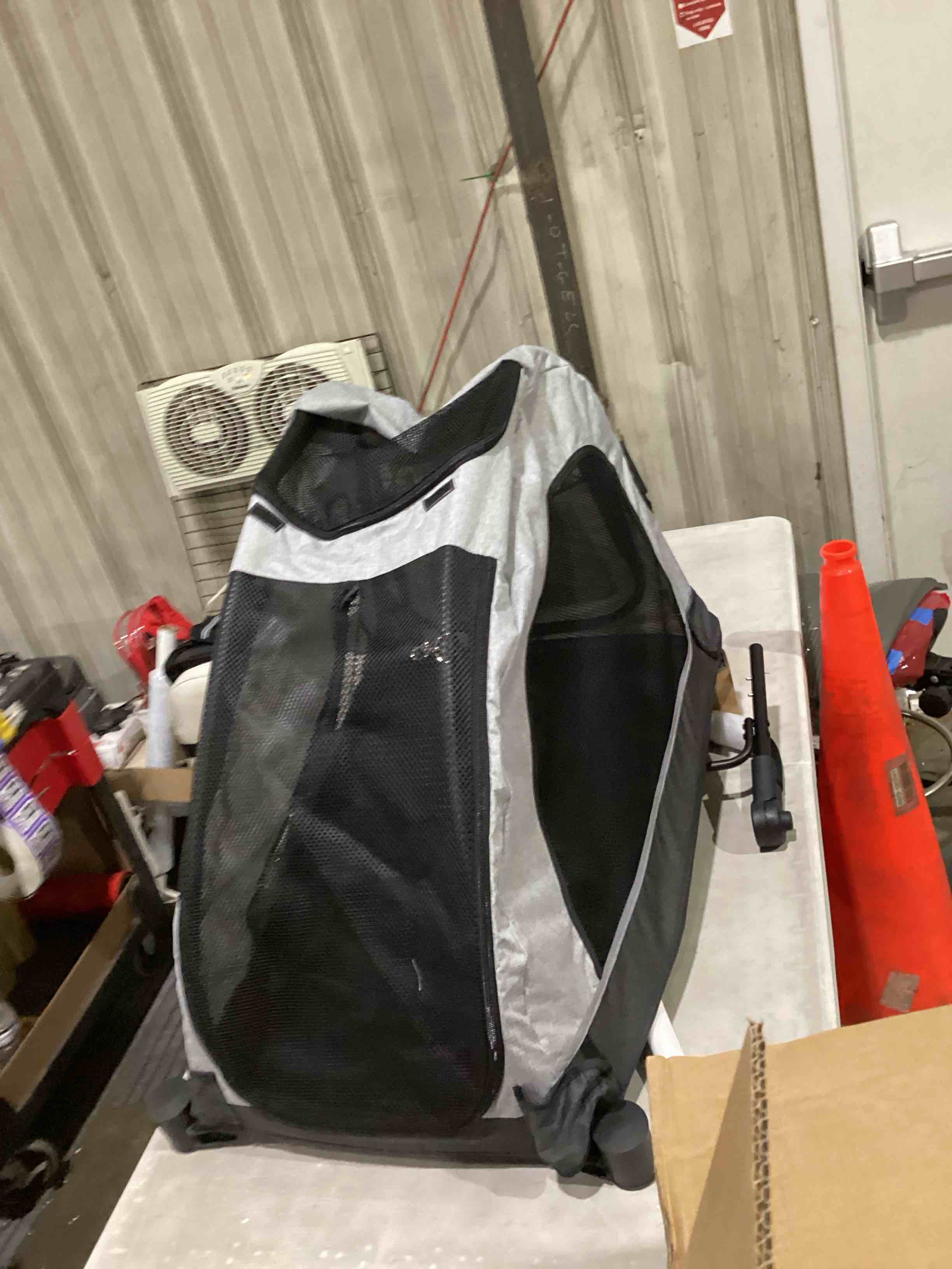 https://s3.amazonaws.com/lotting-images-prod/bidfta/PPE2898943_1750772627141.jpeg