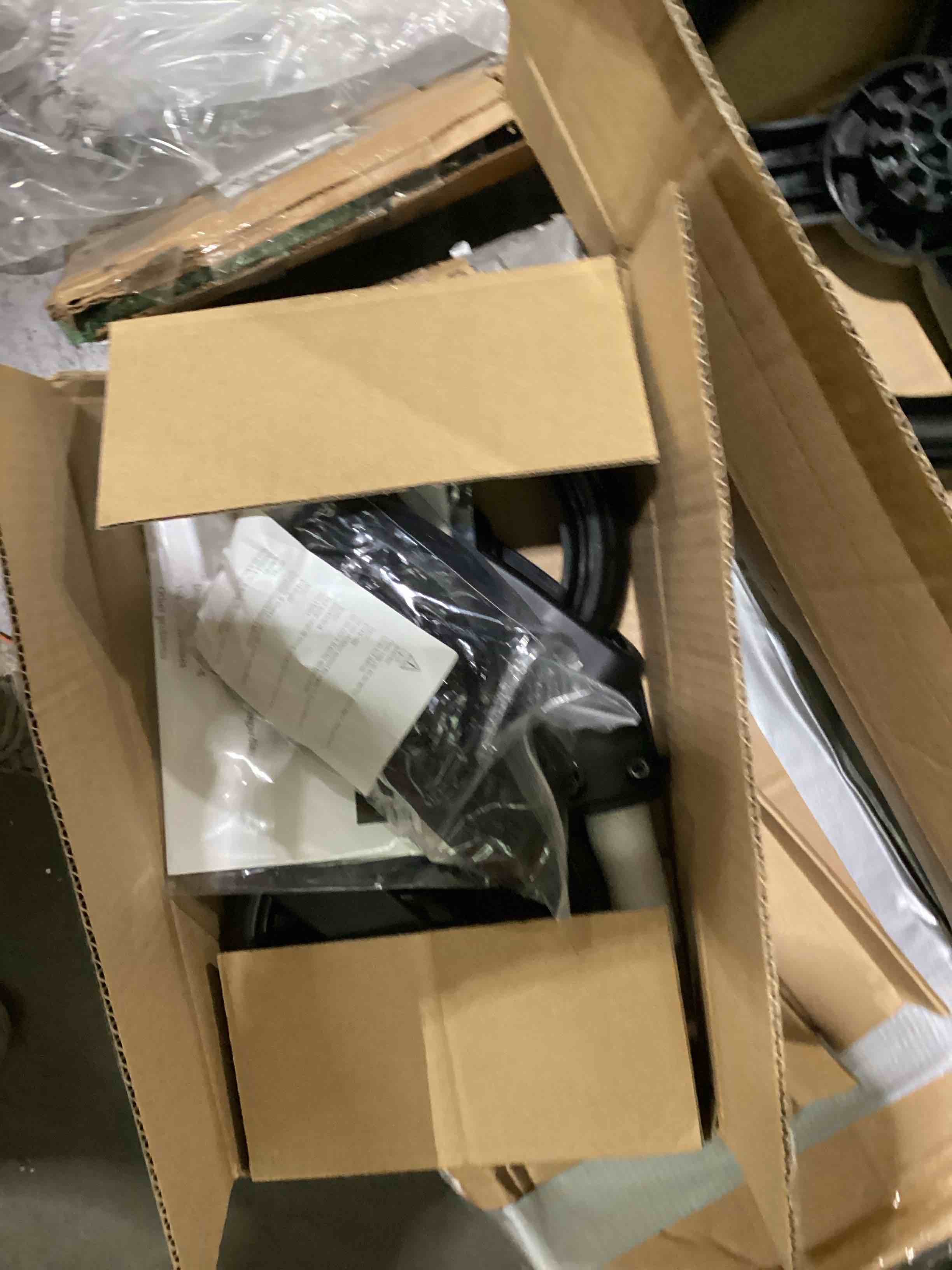 https://s3.amazonaws.com/lotting-images-prod/bidfta/PPE2898943_1750772637687.jpeg