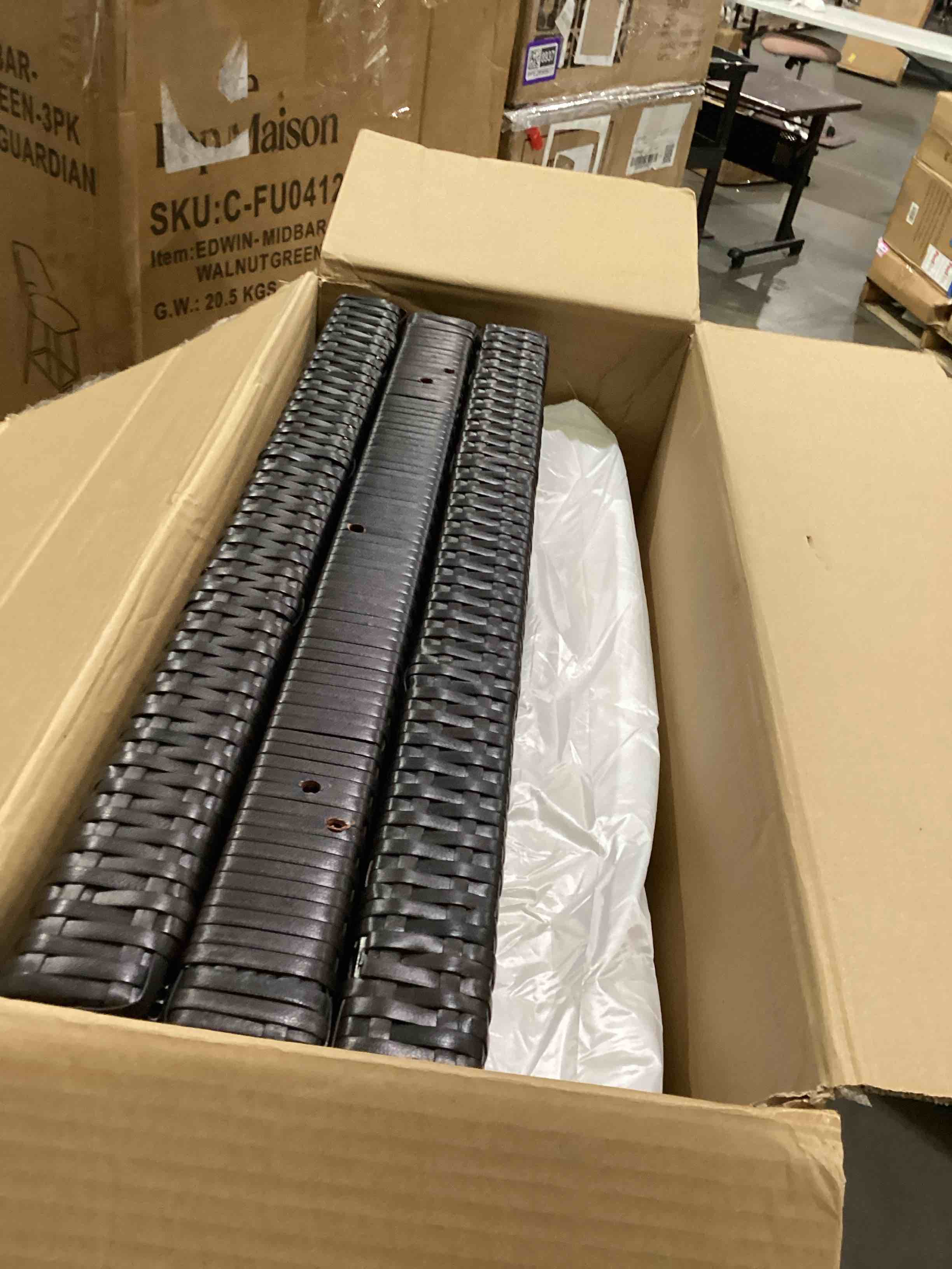 https://s3.amazonaws.com/lotting-images-prod/bidfta/PPE2898947_1750775614062.jpeg