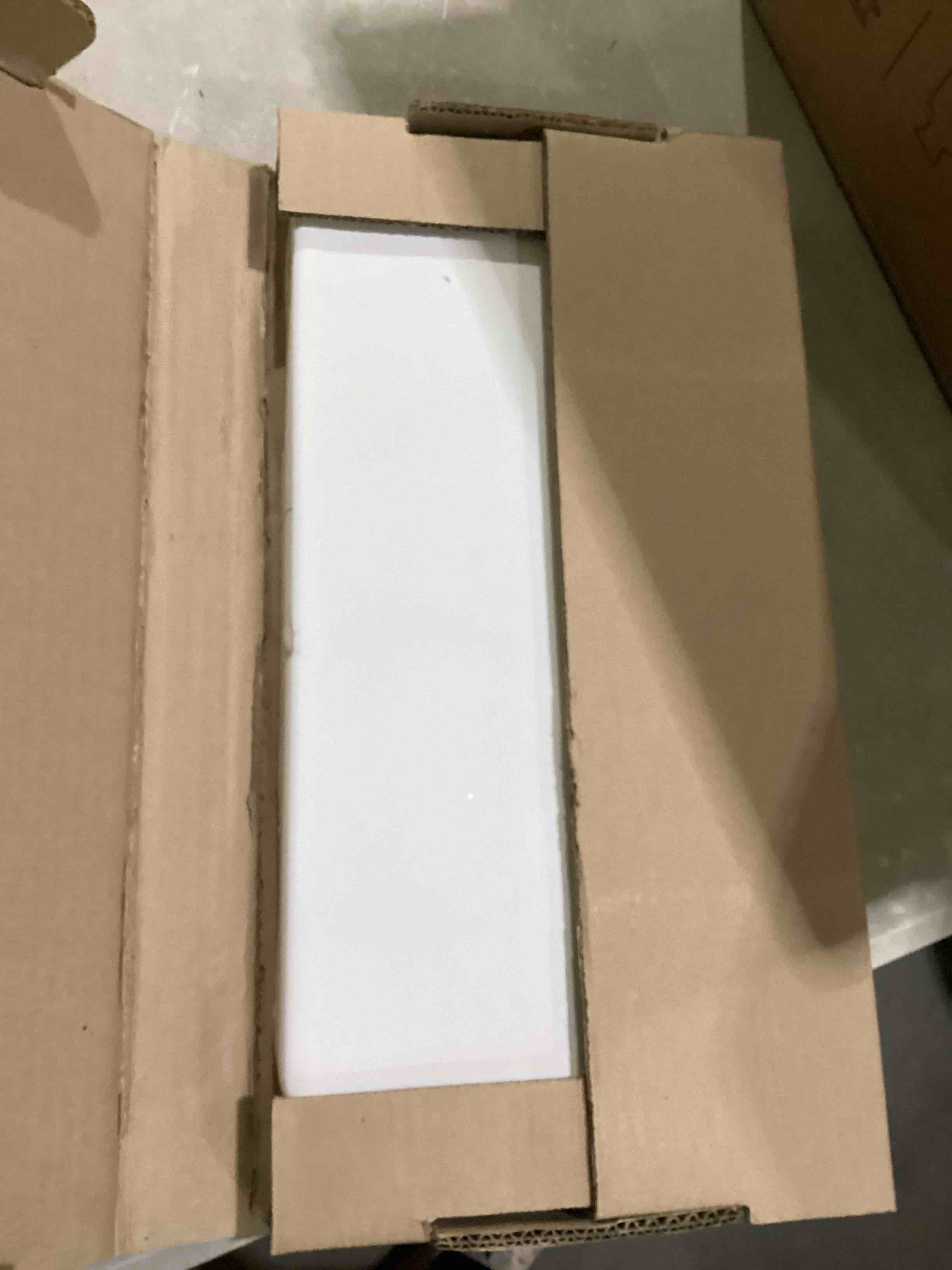 https://s3.amazonaws.com/lotting-images-prod/bidfta/PPE2898952_1750776918537.jpeg