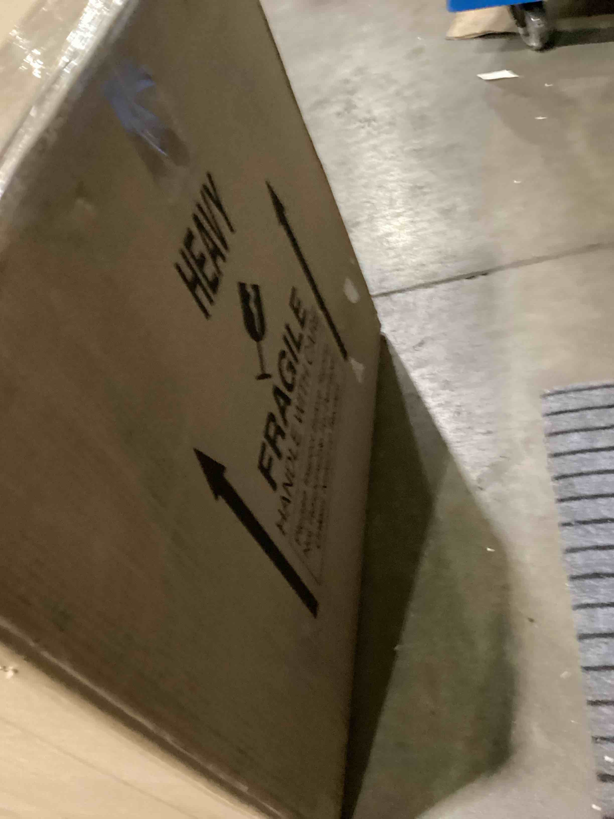 https://s3.amazonaws.com/lotting-images-prod/bidfta/PPE2898952_1750776921416.jpeg