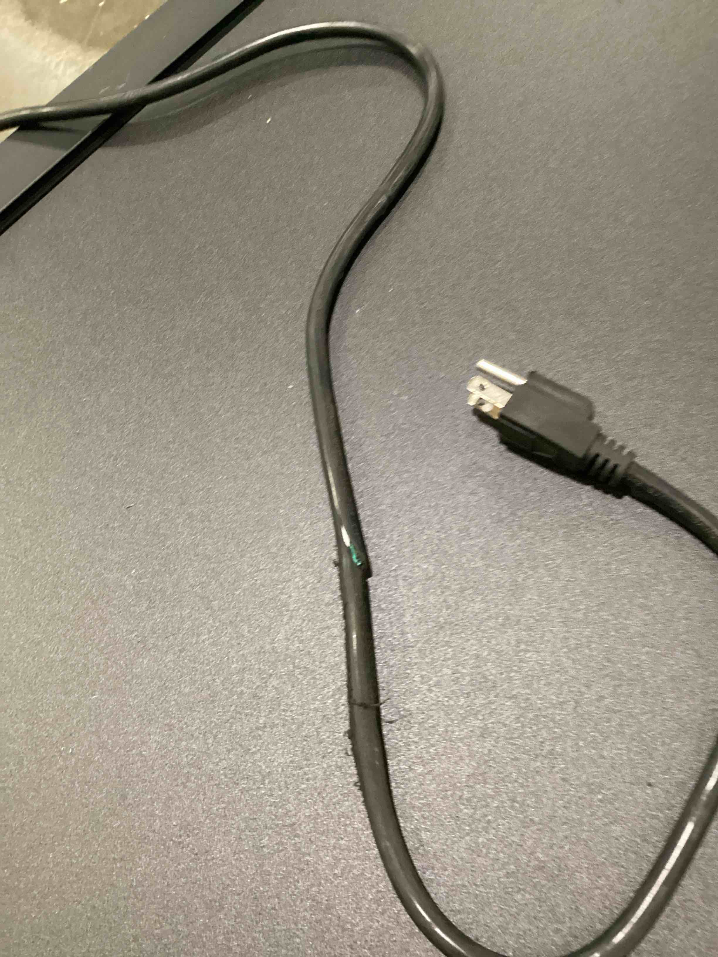 https://s3.amazonaws.com/lotting-images-prod/bidfta/PPE2898953_1750779290328.jpeg
