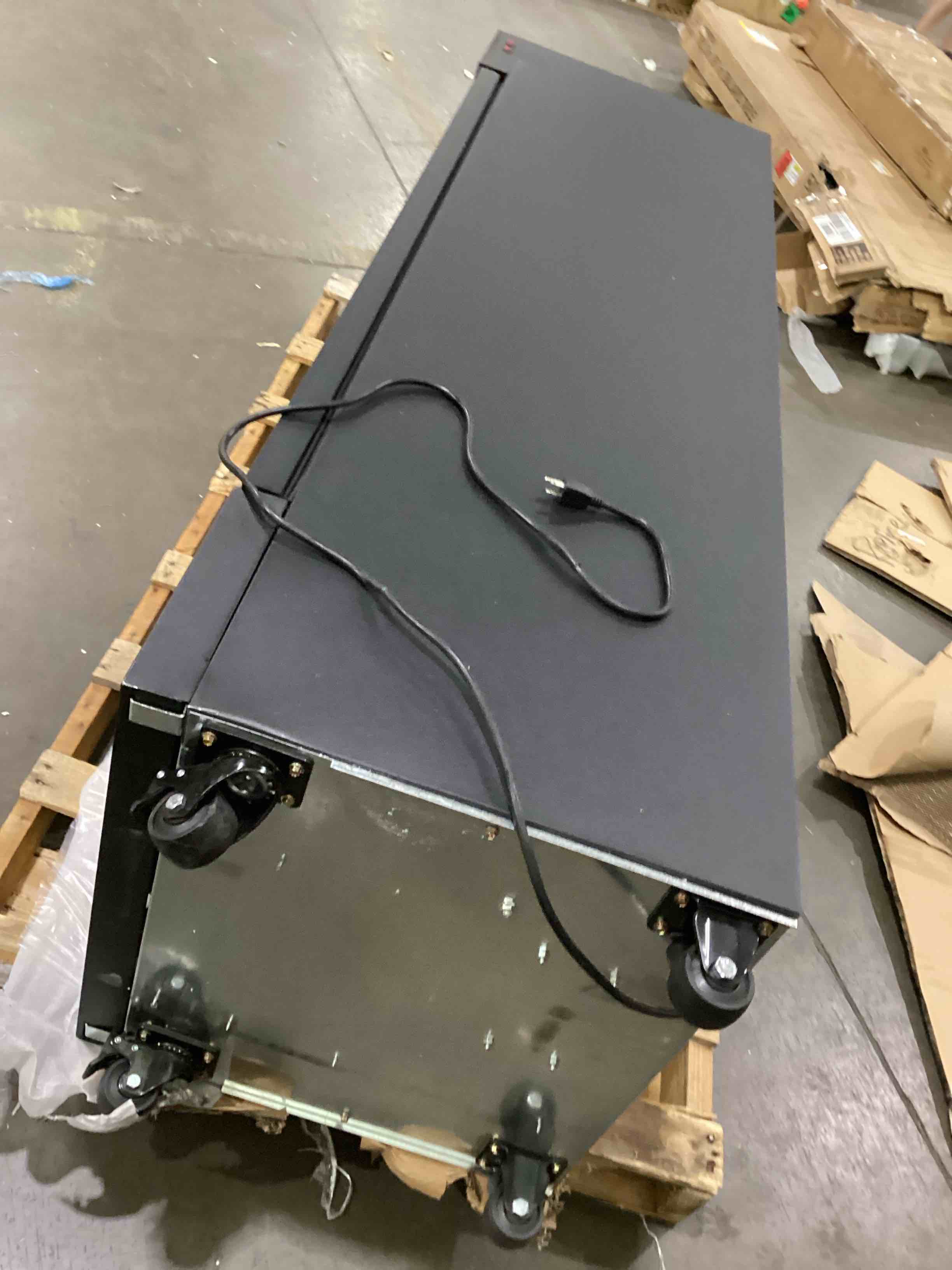 https://s3.amazonaws.com/lotting-images-prod/bidfta/PPE2898953_1750779295832.jpeg