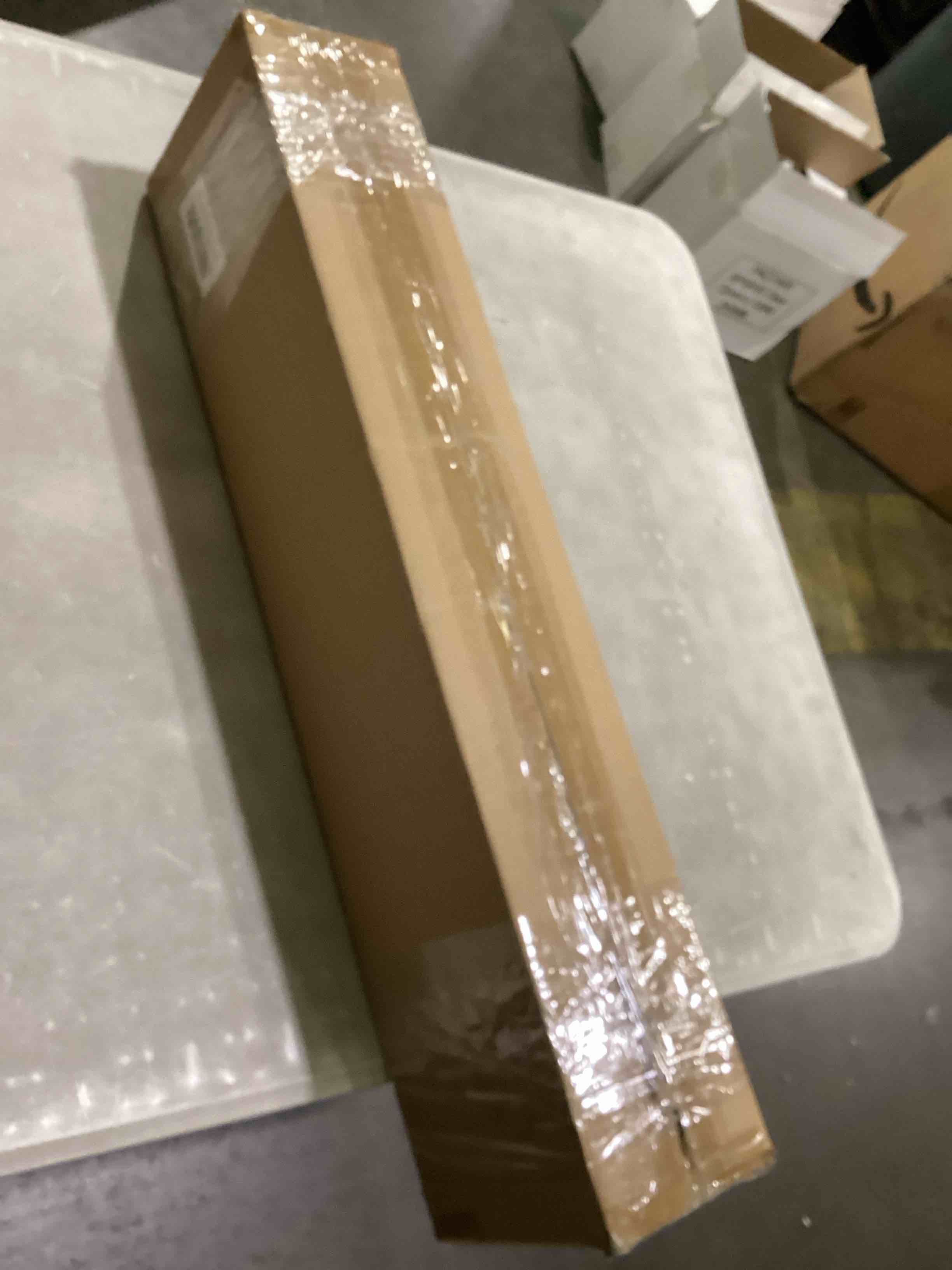 https://s3.amazonaws.com/lotting-images-prod/bidfta/PPE2898980_1750866576560.jpeg