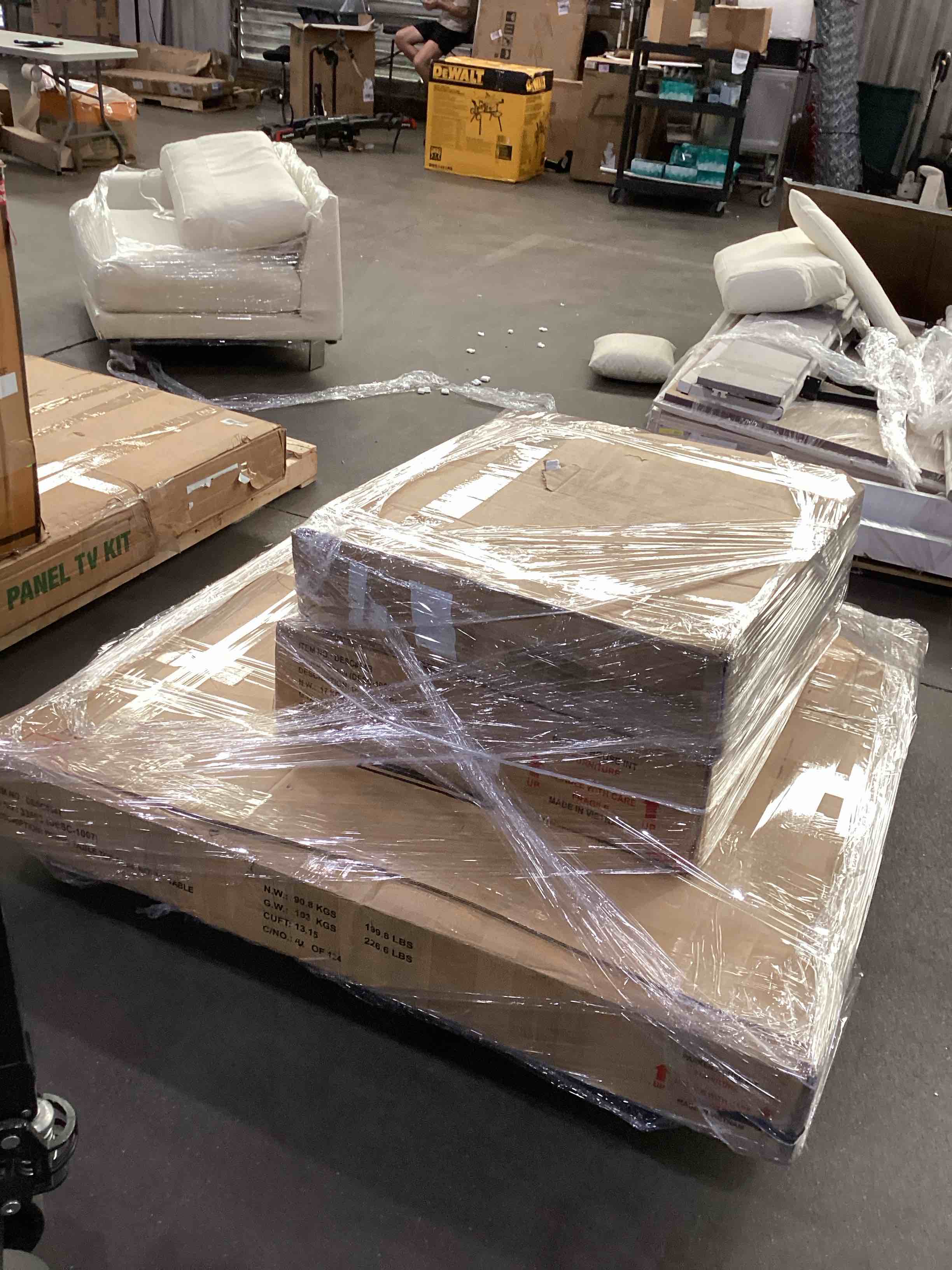 https://s3.amazonaws.com/lotting-images-prod/bidfta/PPE2898984_1750880163401.jpeg