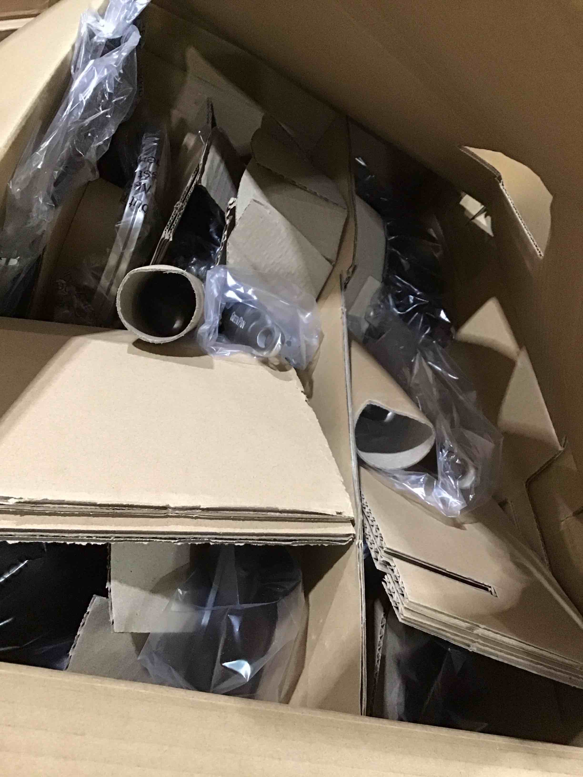 https://s3.amazonaws.com/lotting-images-prod/bidfta/PPE2899273_1746211914400.jpeg
