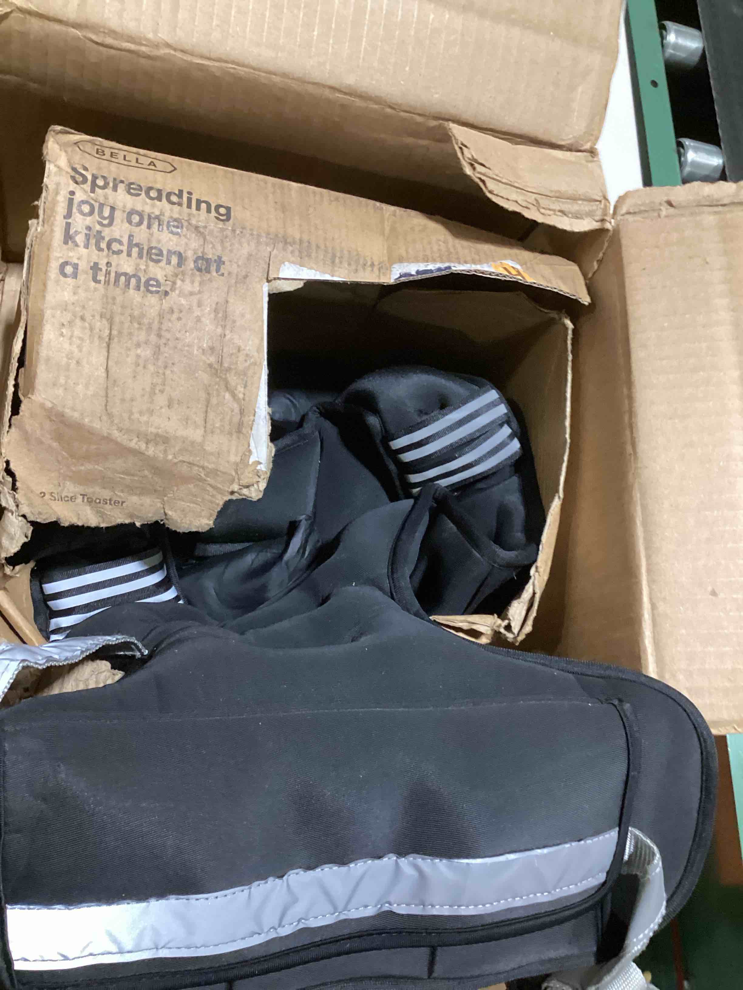 https://s3.amazonaws.com/lotting-images-prod/bidfta/PPE3208024_1759837199324.jpeg