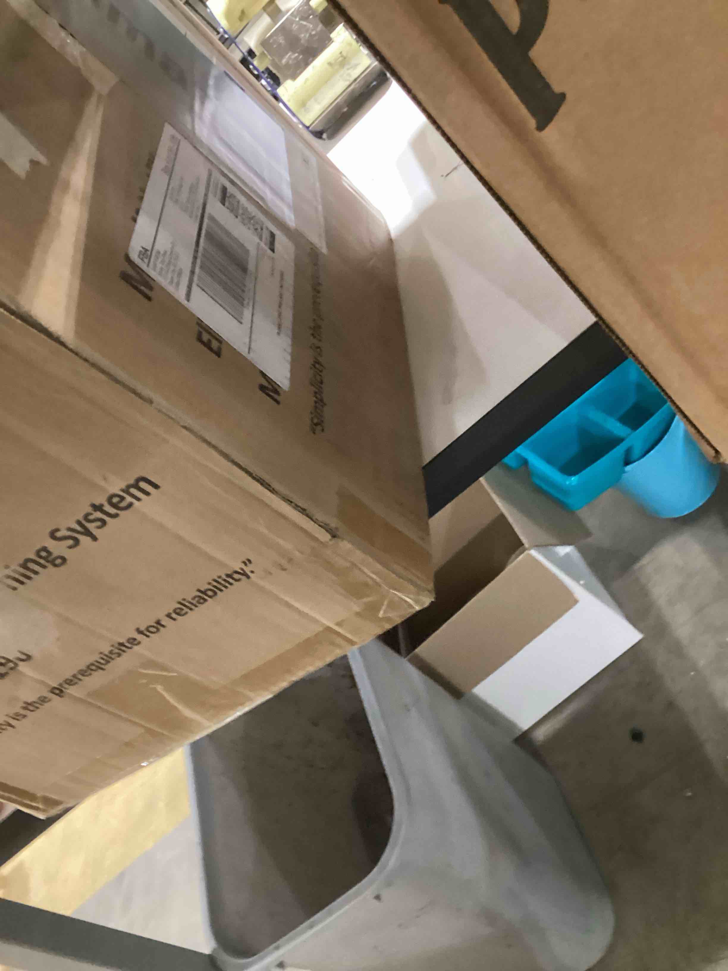 https://s3.amazonaws.com/lotting-images-prod/bidfta/PPE3208063_1759840927257.jpeg