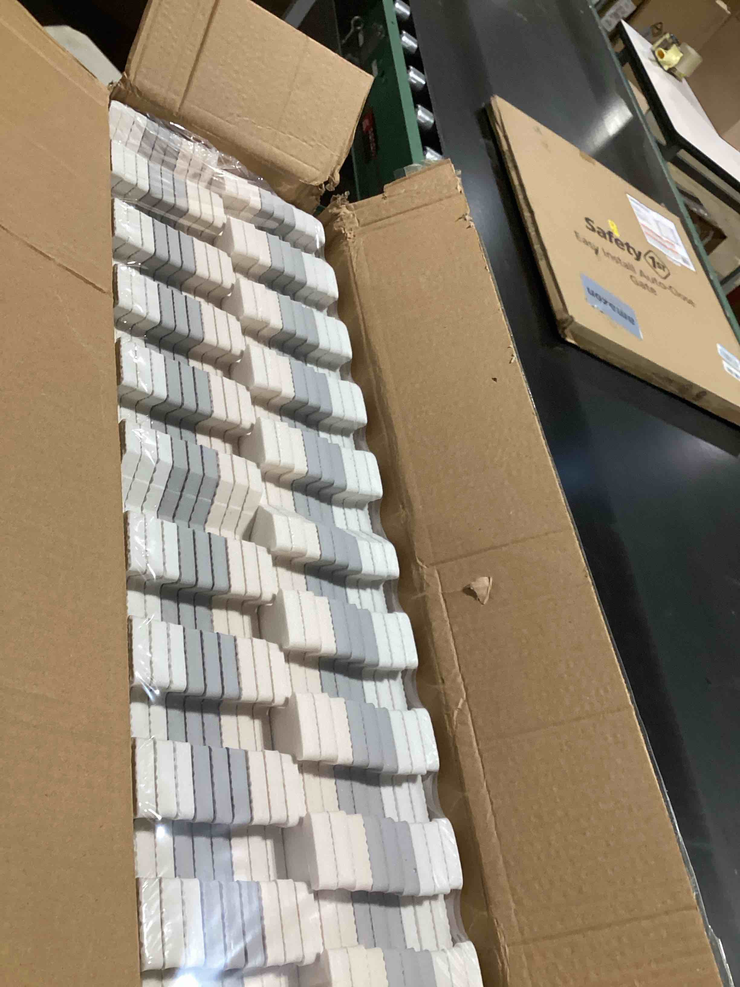 https://s3.amazonaws.com/lotting-images-prod/bidfta/PPE3208065_1759841084813.jpeg