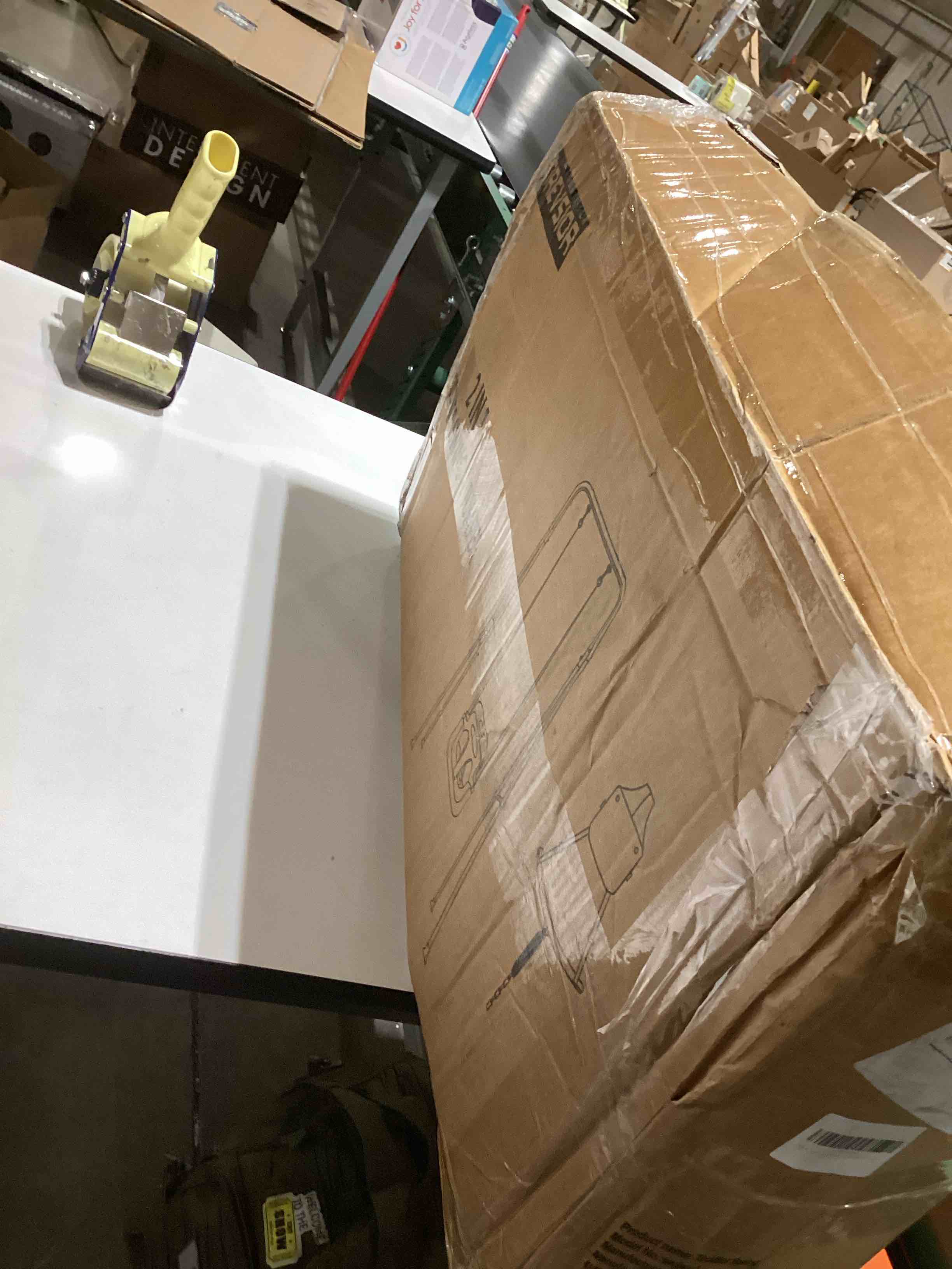 https://s3.amazonaws.com/lotting-images-prod/bidfta/PPE3208226_1759923036126.jpeg