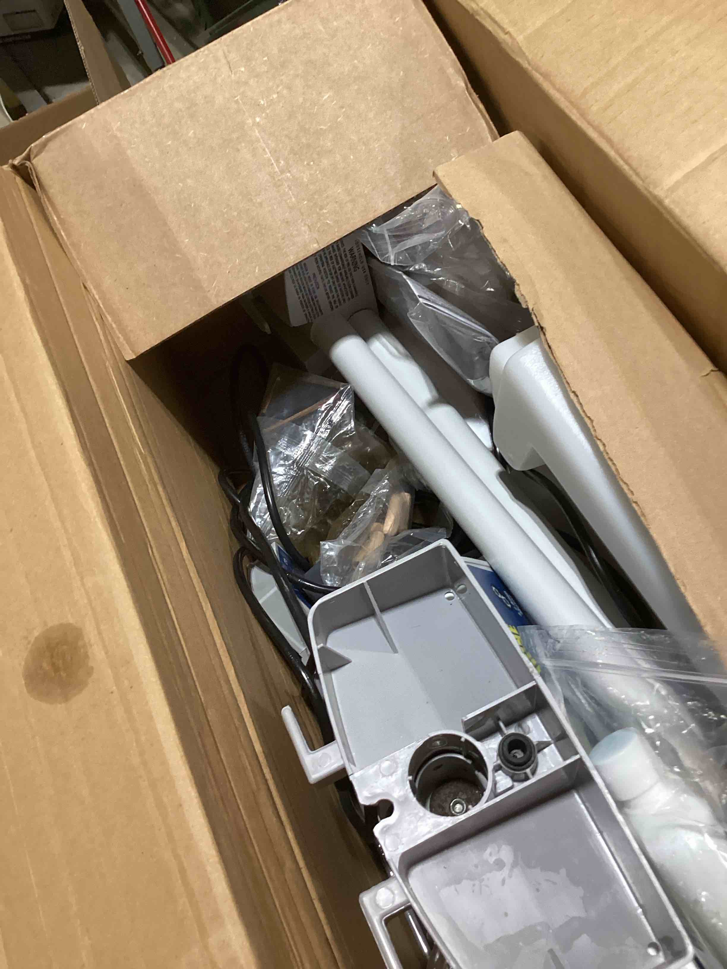 https://s3.amazonaws.com/lotting-images-prod/bidfta/PPE3208404_1759945002473.jpeg