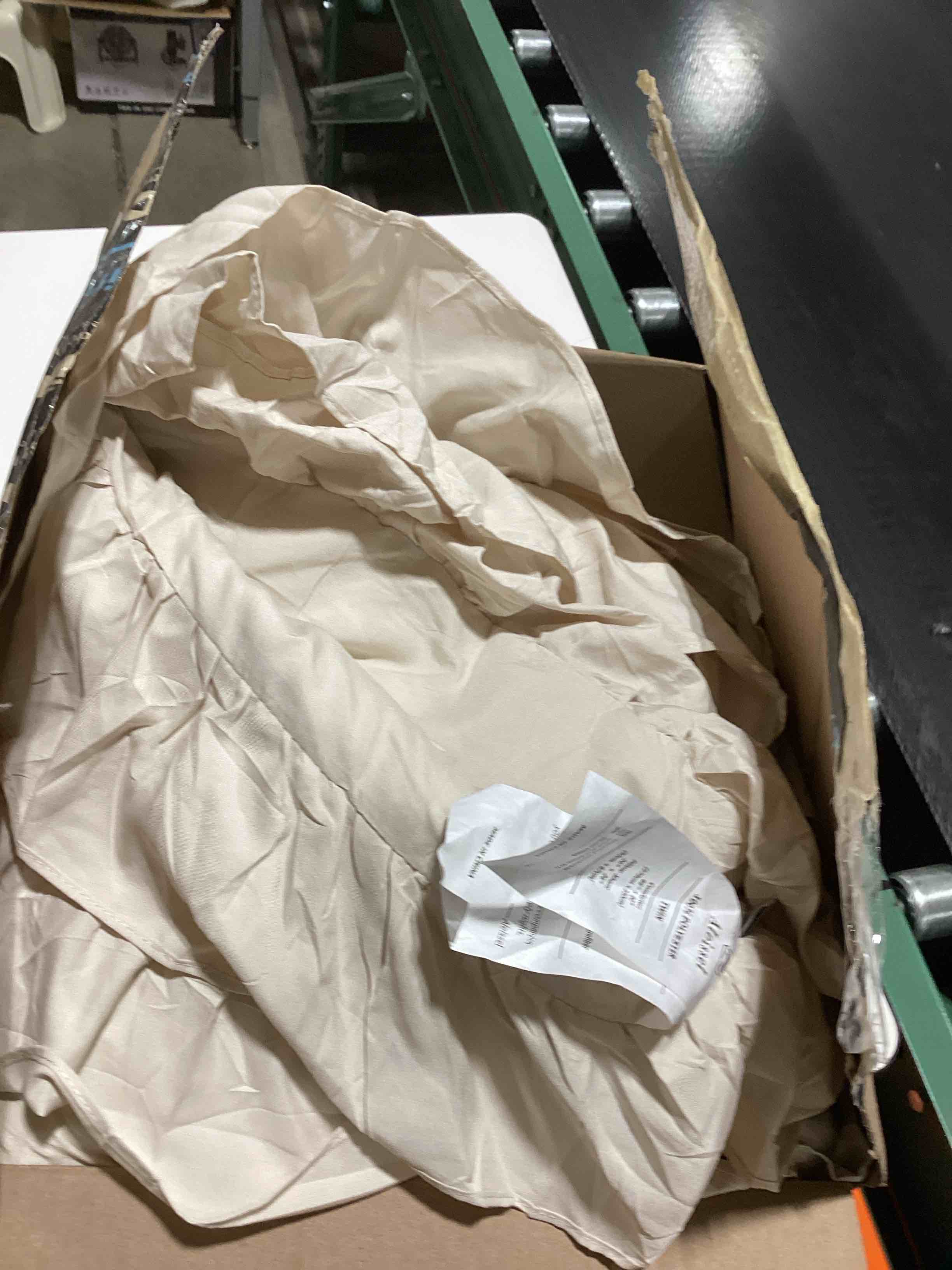 Condition photo showing Good Condition for similar to..cloud scape linen 100% egyptian cotton sheets for queen size bed, 4 pieces bedding set, high thread count, hotel quality, silky soft, deep pockets up to 17”, taupe