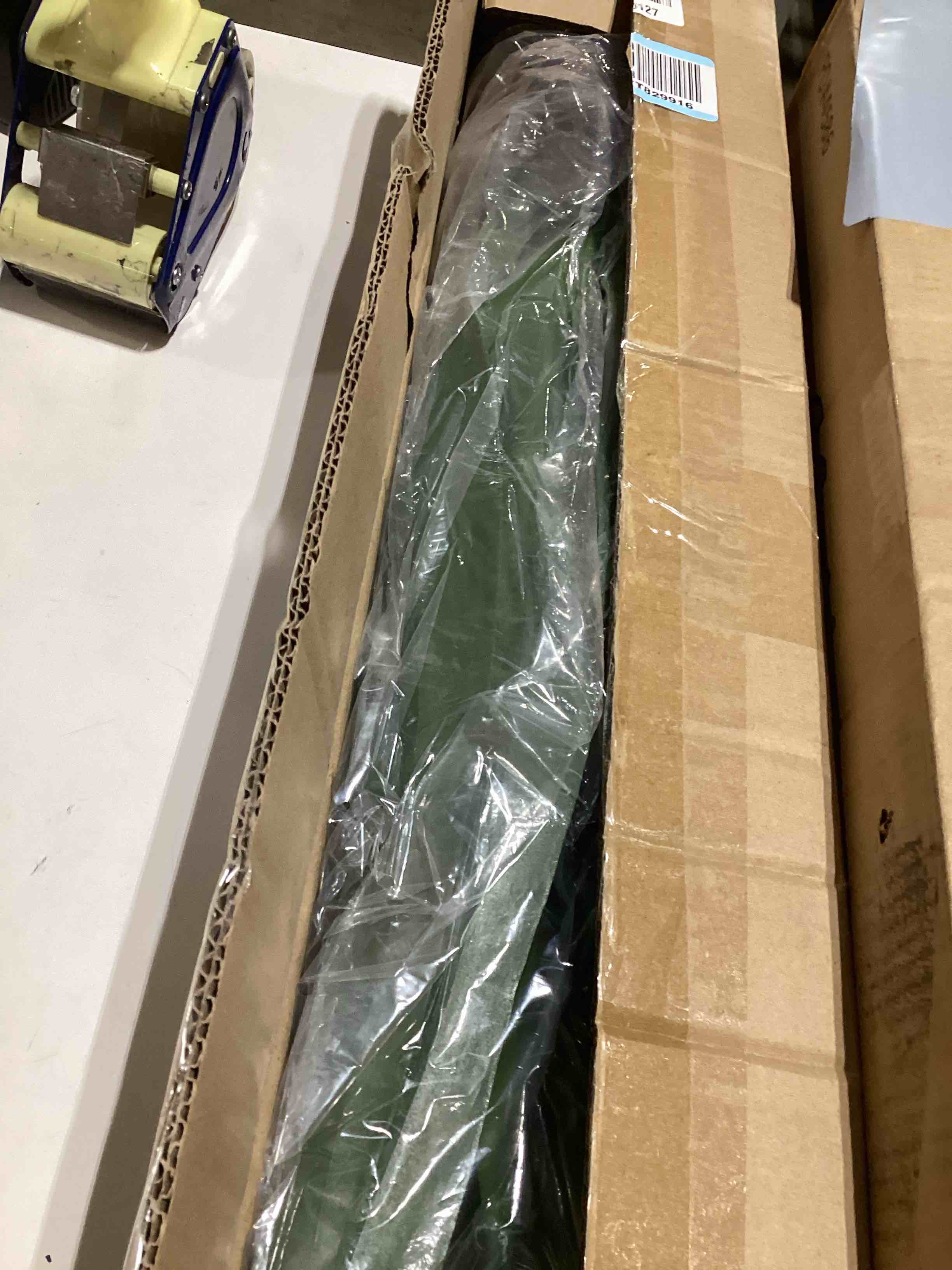 https://s3.amazonaws.com/lotting-images-prod/bidfta/PPE3208915_1760359371847.jpeg
