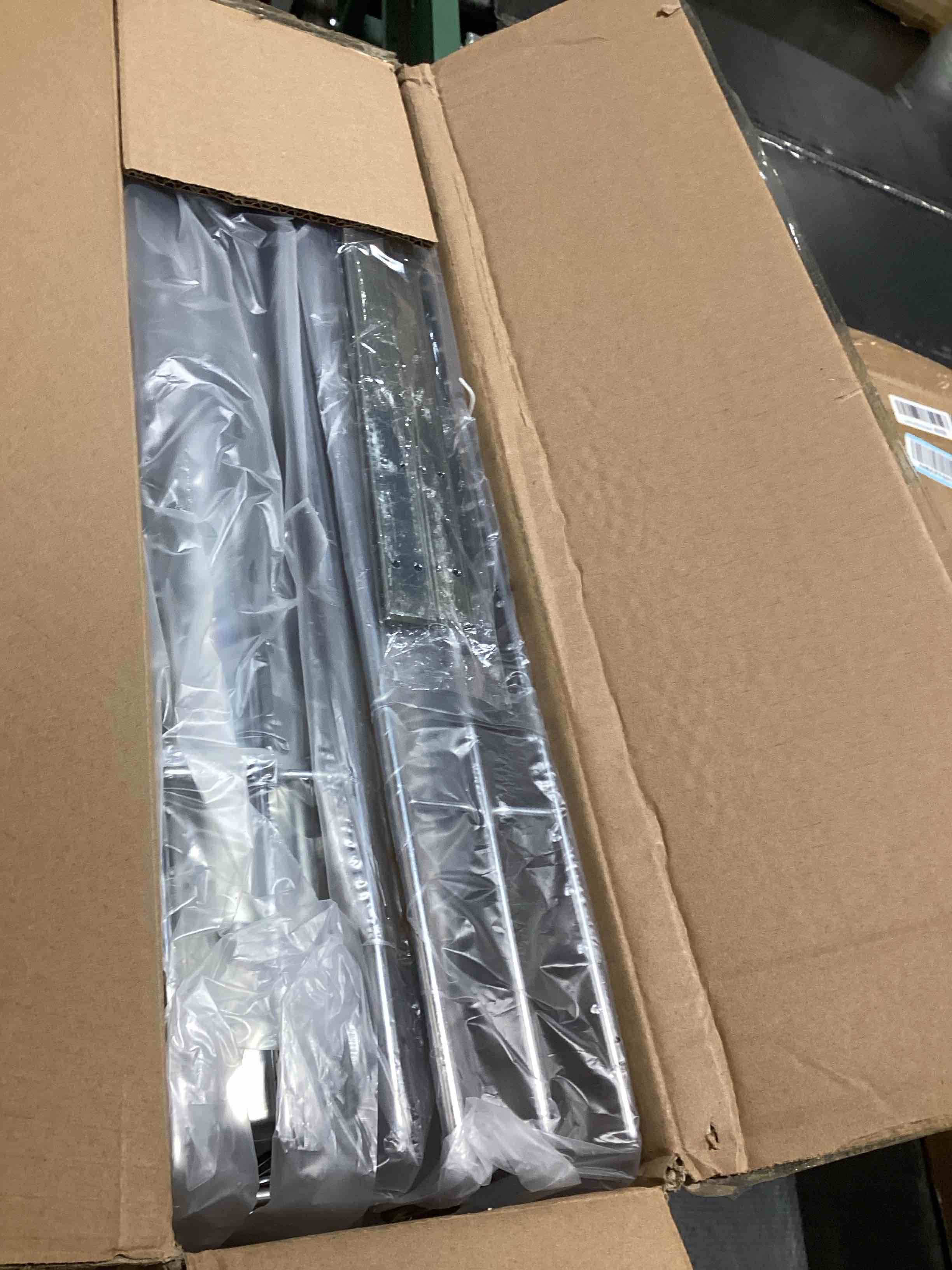 https://s3.amazonaws.com/lotting-images-prod/bidfta/PPE3209023_1760372003216.jpeg