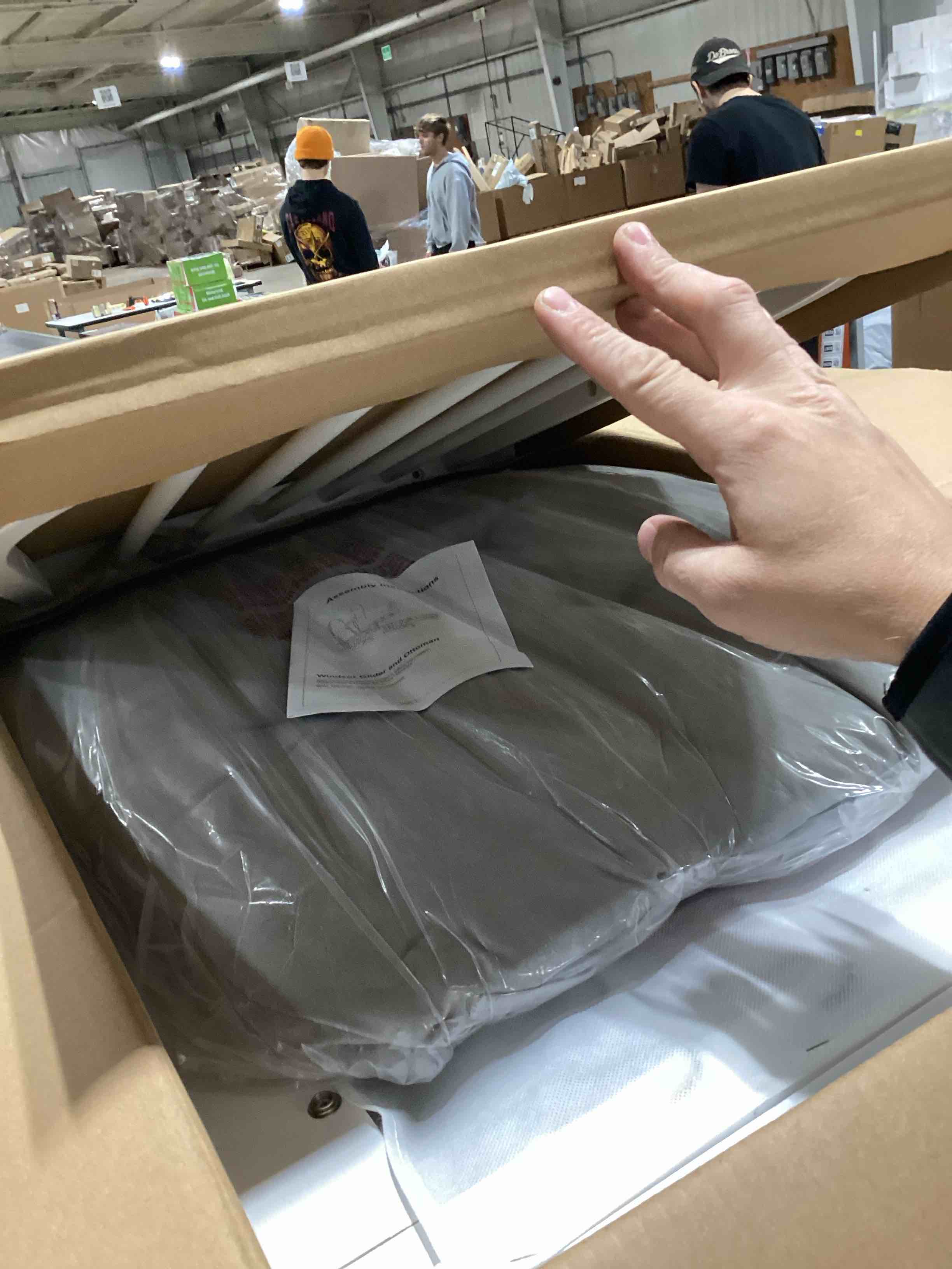 https://s3.amazonaws.com/lotting-images-prod/bidfta/PPE3209428_1760536667807.jpeg