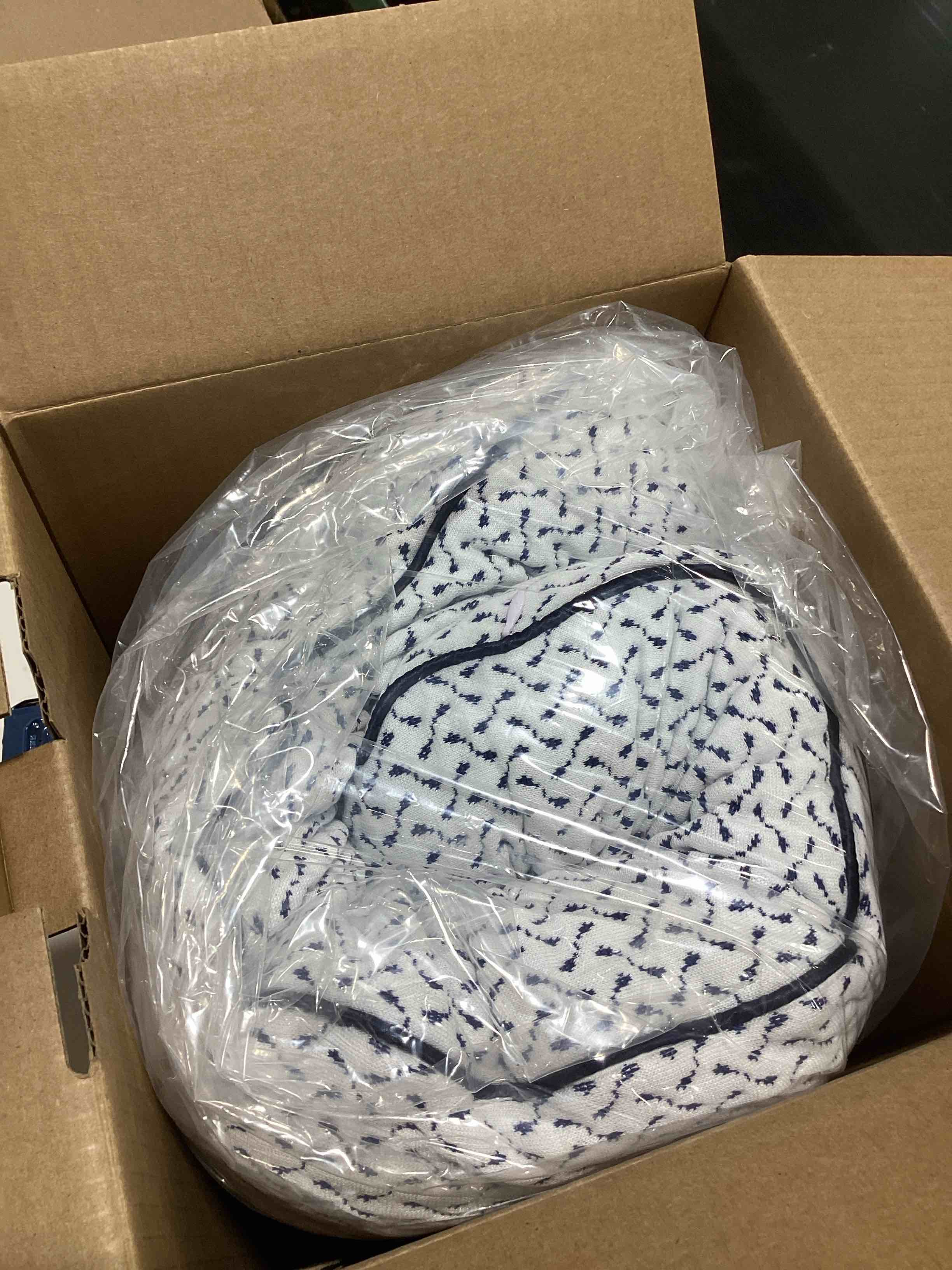 https://s3.amazonaws.com/lotting-images-prod/bidfta/PPE3209463_1760545202871.jpeg