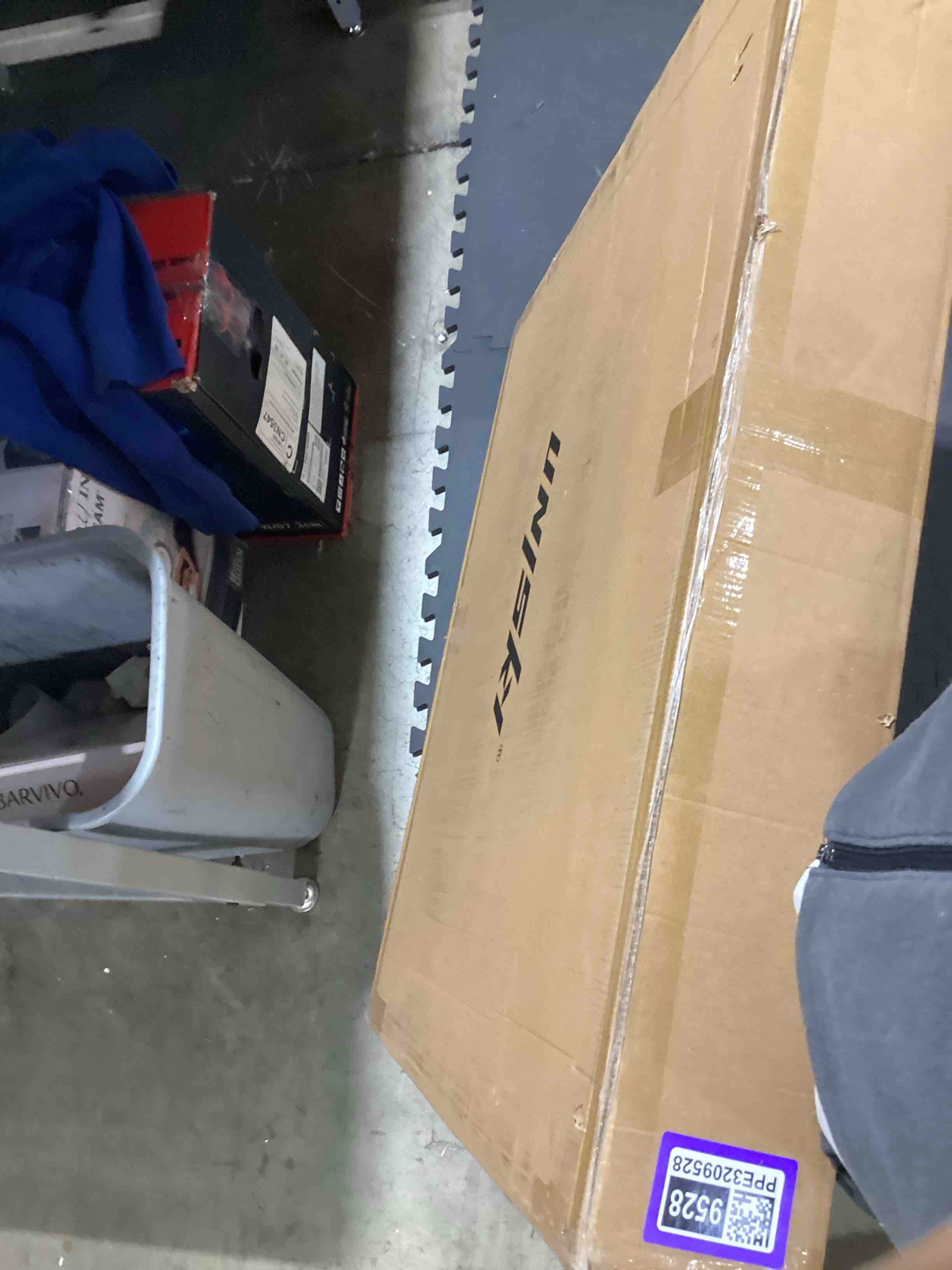 https://s3.amazonaws.com/lotting-images-prod/bidfta/PPE3209528_1760555060481.jpeg
