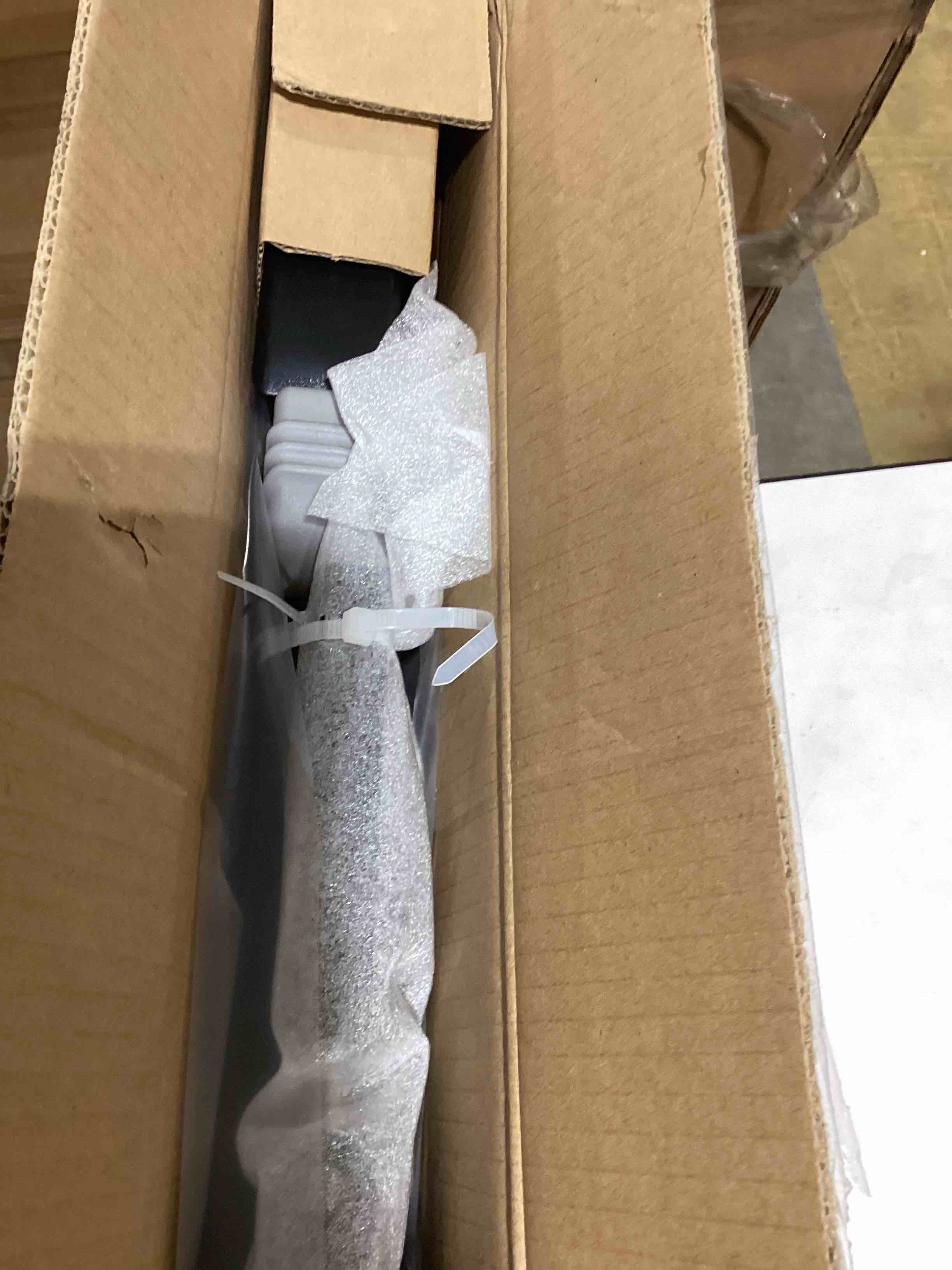 https://s3.amazonaws.com/lotting-images-prod/bidfta/PPE3209557_1760616348251.jpeg