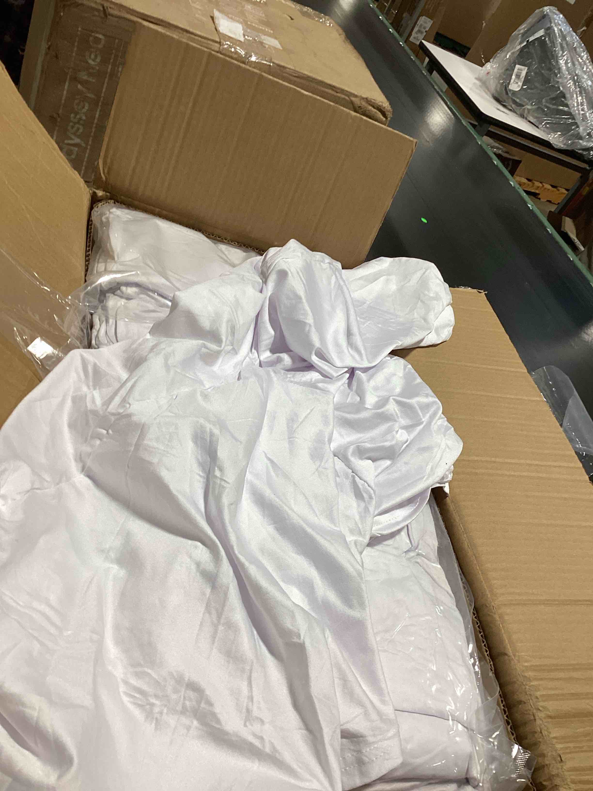 https://s3.amazonaws.com/lotting-images-prod/bidfta/PPE3209671_1760630968673.jpeg