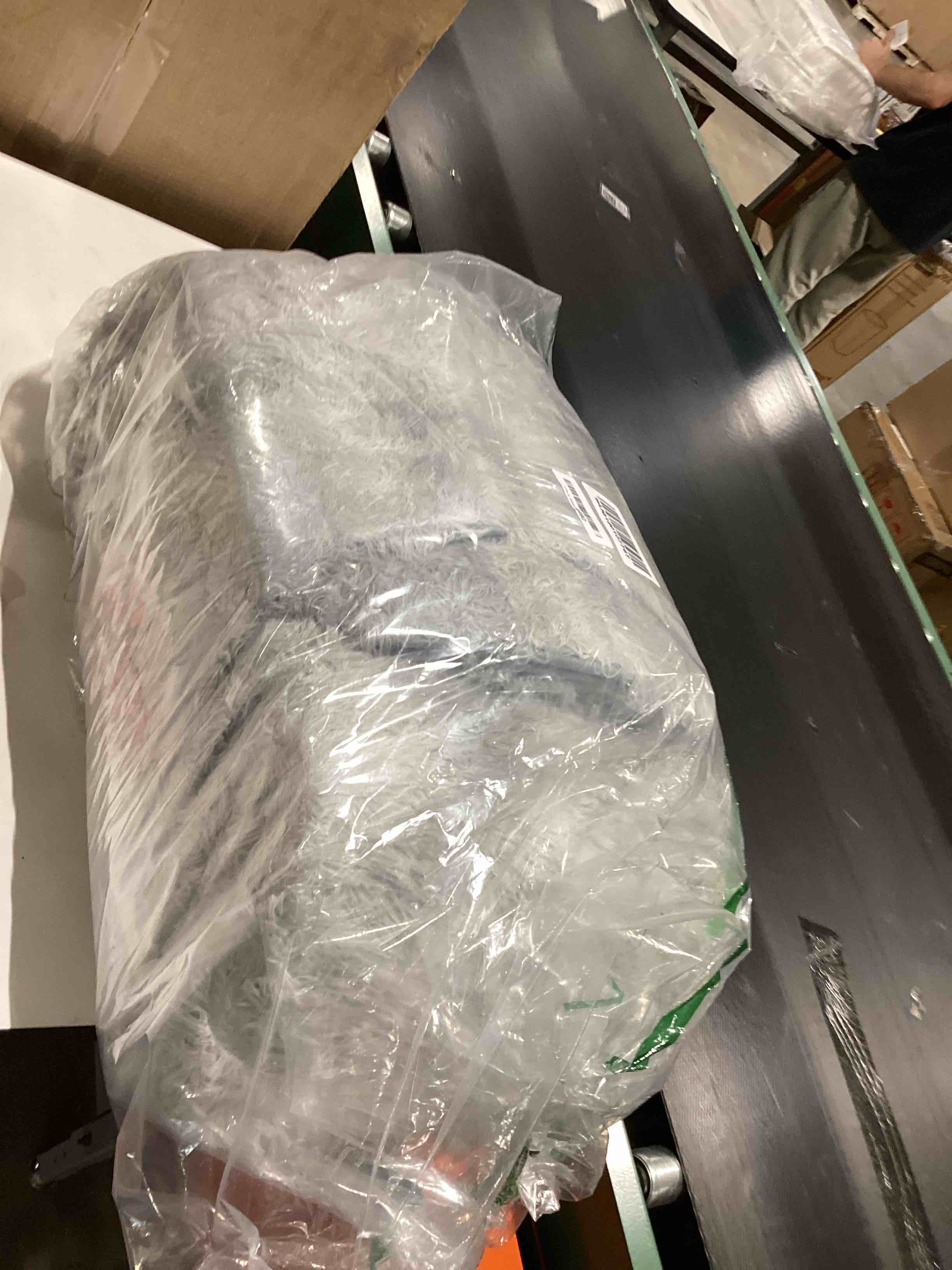 https://s3.amazonaws.com/lotting-images-prod/bidfta/PPE3209708_1760635072747.jpeg