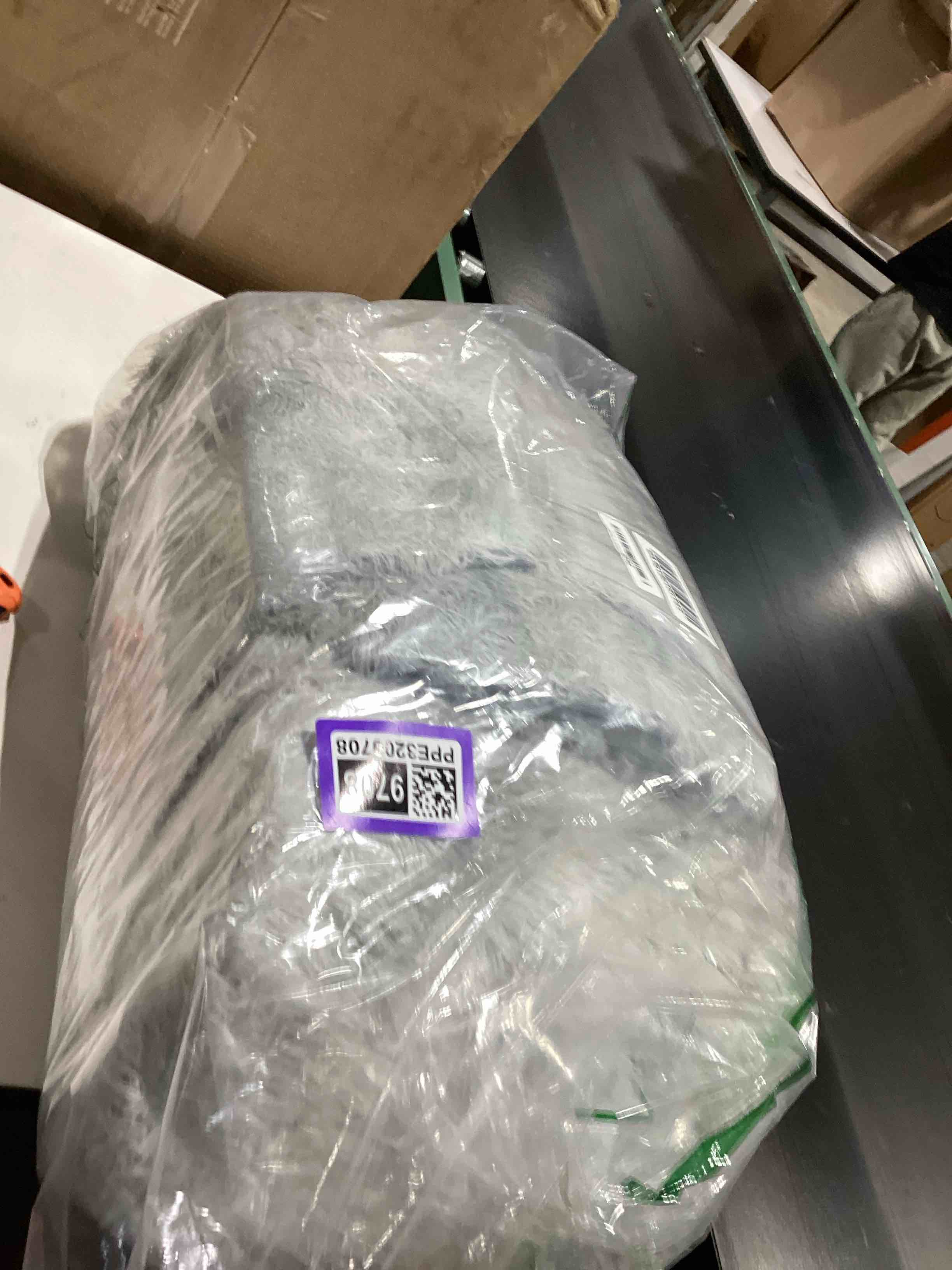 https://s3.amazonaws.com/lotting-images-prod/bidfta/PPE3209708_1760635126313.jpeg