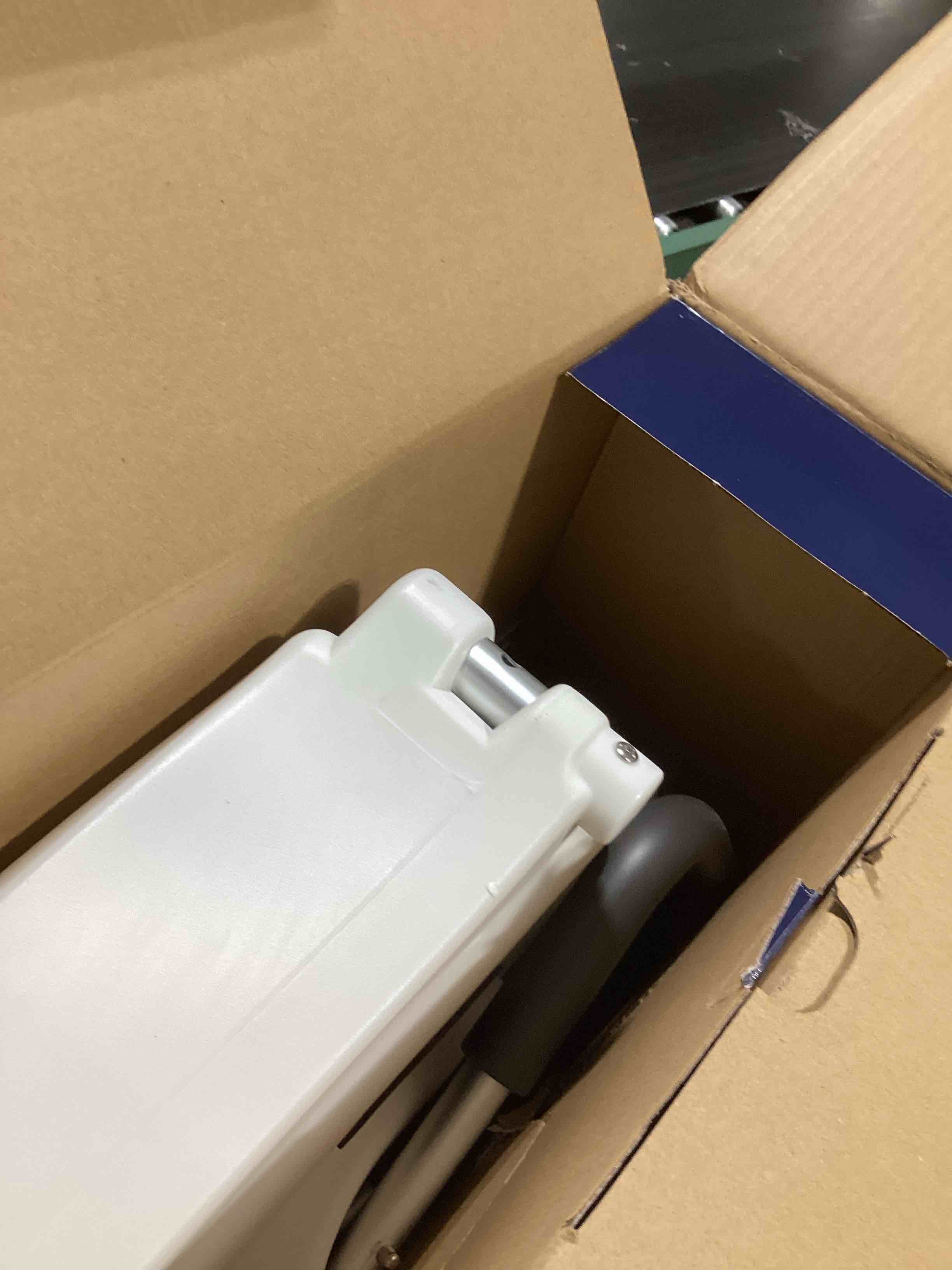 https://s3.amazonaws.com/lotting-images-prod/bidfta/PPE3210264_1760985319429.jpeg