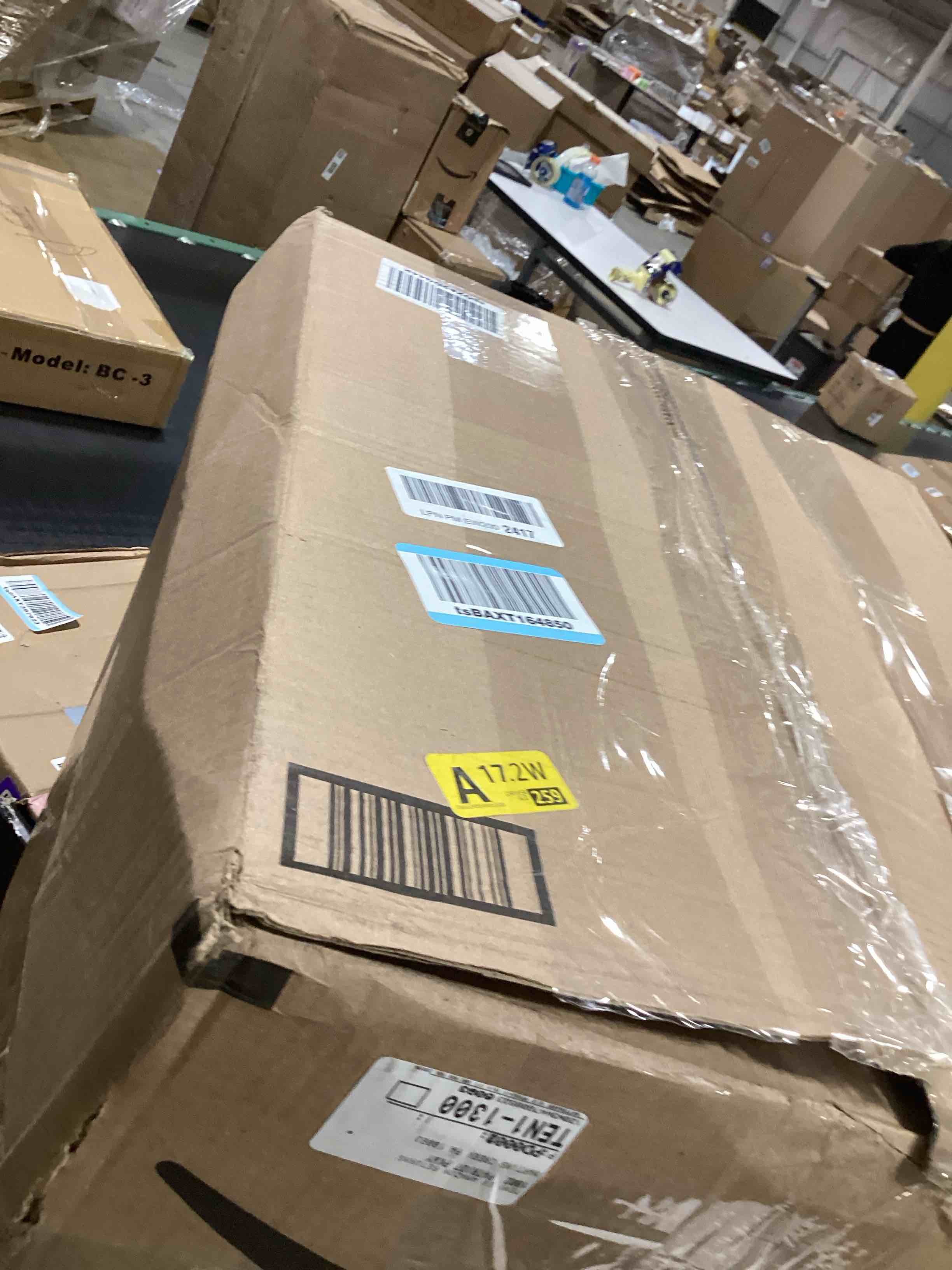 https://s3.amazonaws.com/lotting-images-prod/bidfta/PPE3210444_1761057851023.jpeg
