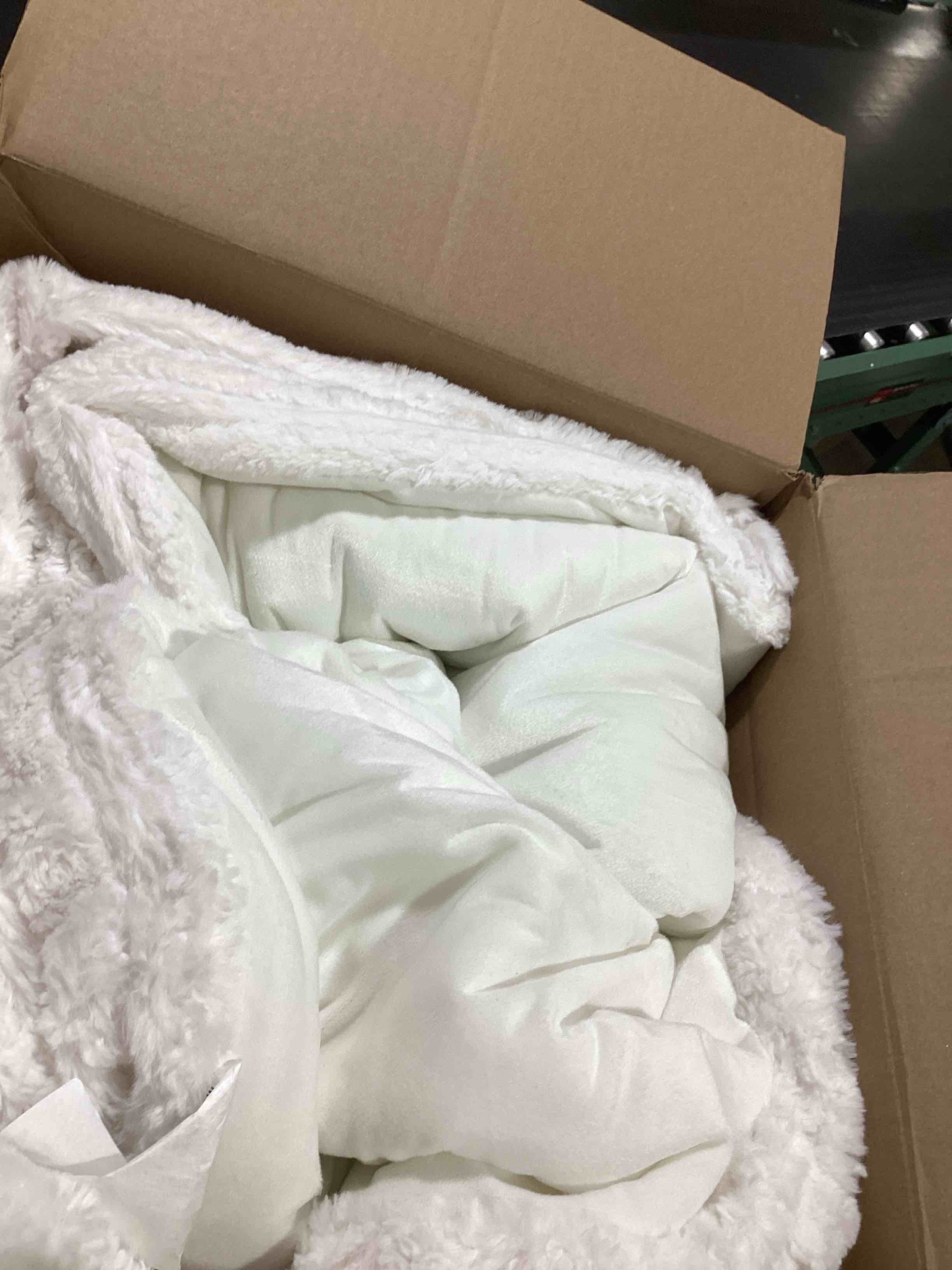 https://s3.amazonaws.com/lotting-images-prod/bidfta/PPE3210501_1761064453523.jpeg