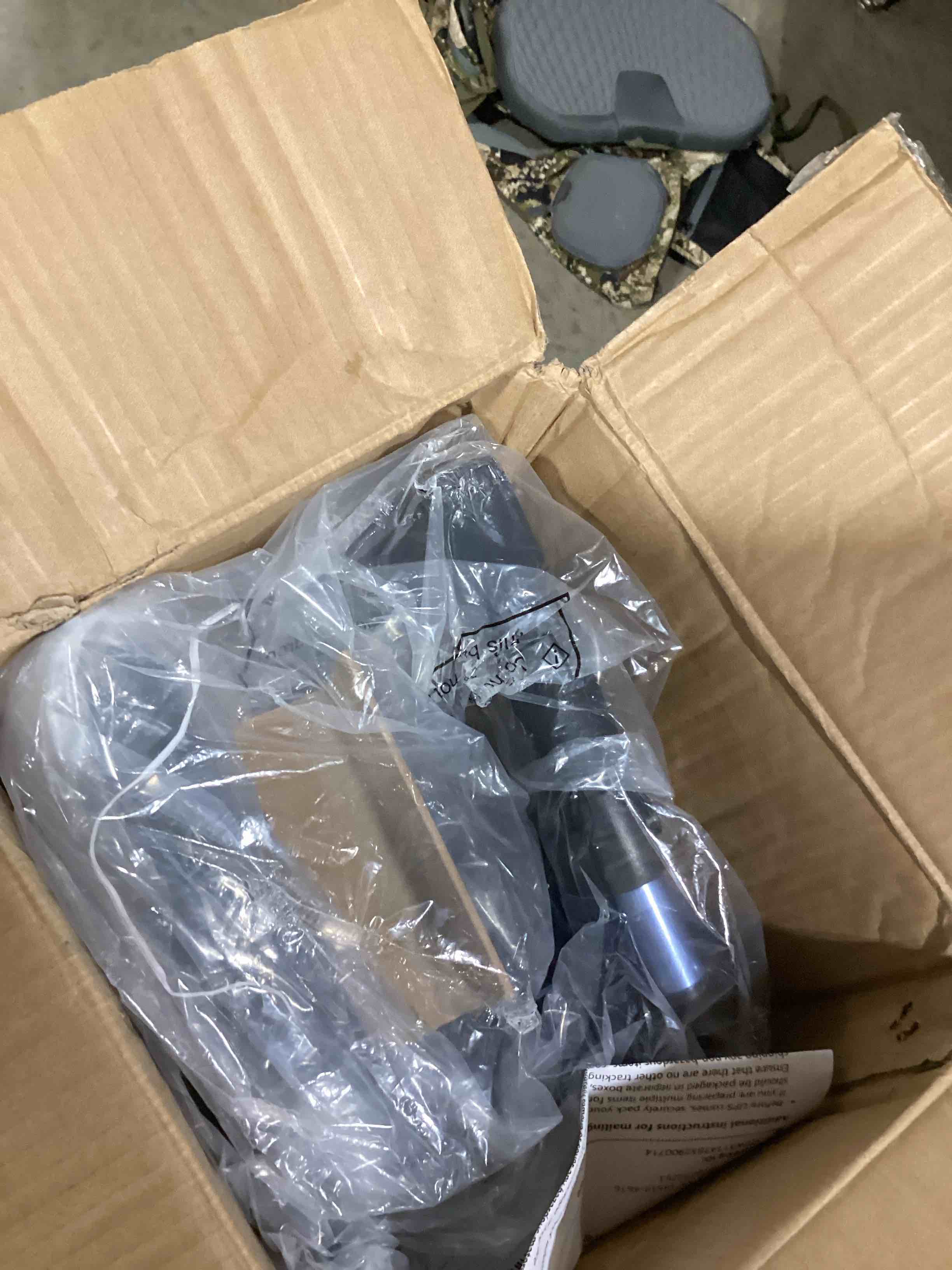 https://s3.amazonaws.com/lotting-images-prod/bidfta/PPE3210592_1761073360646.jpeg