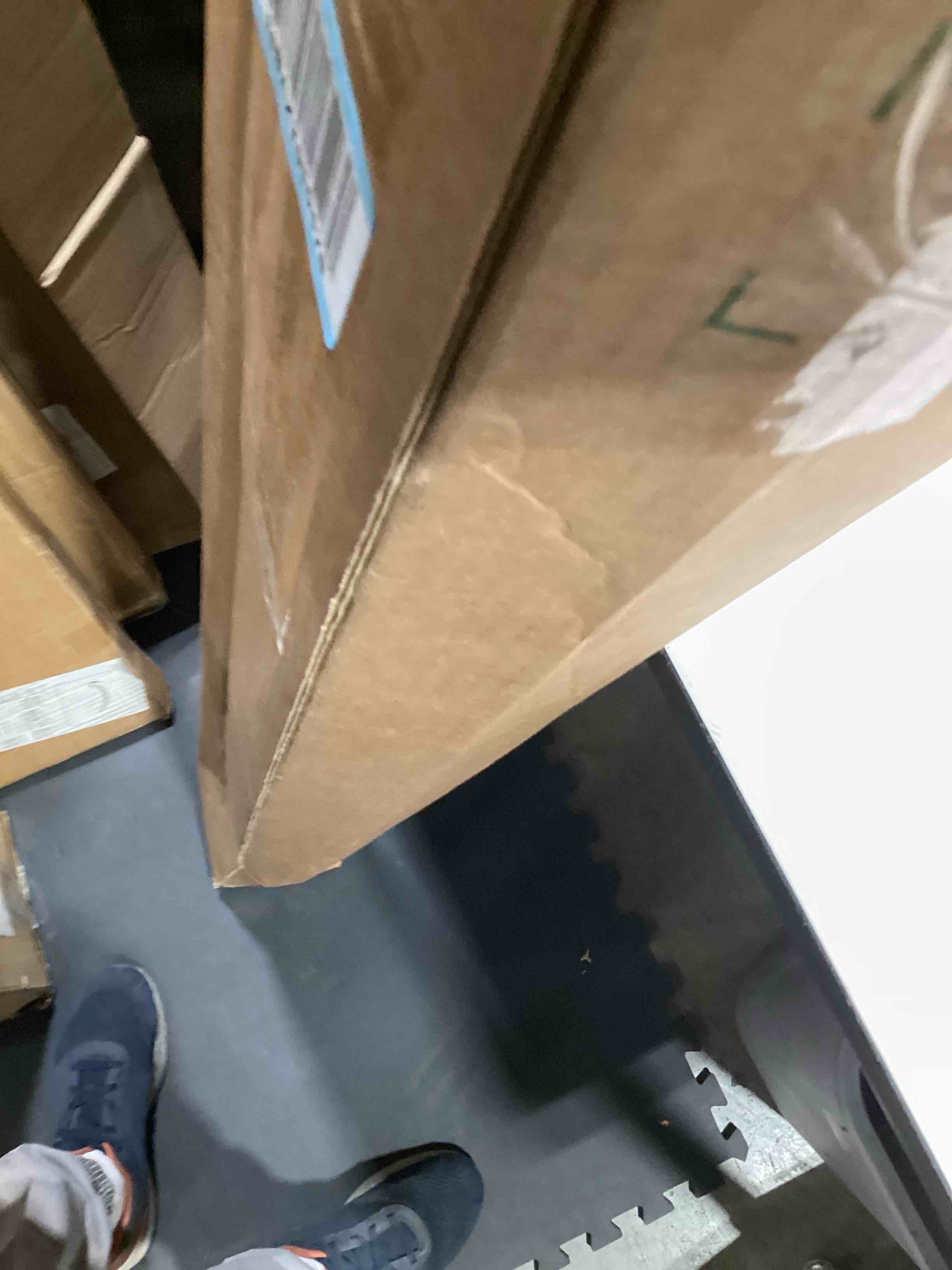 https://s3.amazonaws.com/lotting-images-prod/bidfta/PPE3210621_1761134194329.jpeg