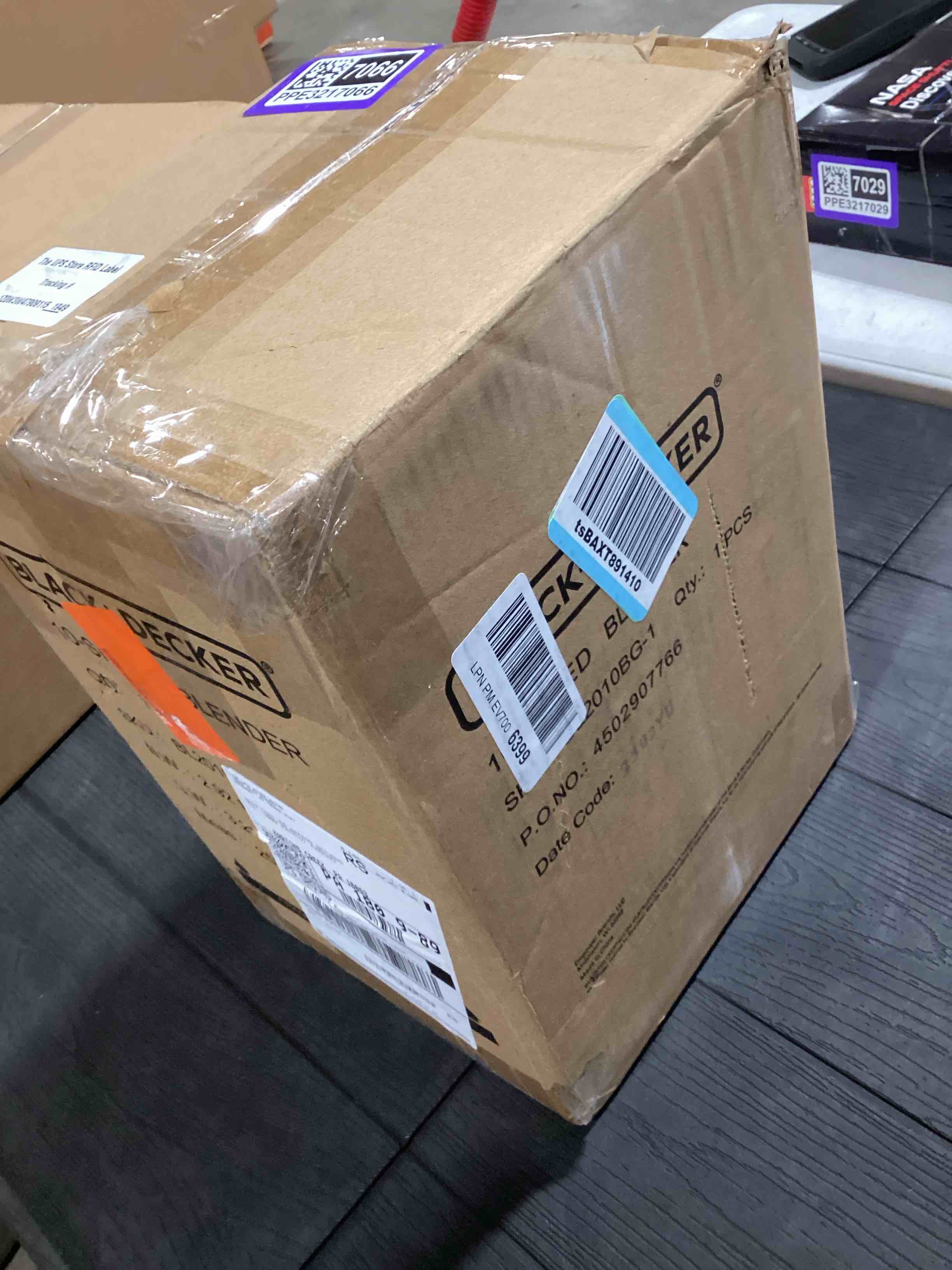 Condition photo showing As Is for BLACK+DECKER Countertop Blender with 6-Cup Glass Jar, 10-Speed Settings, Black, BL2010BG