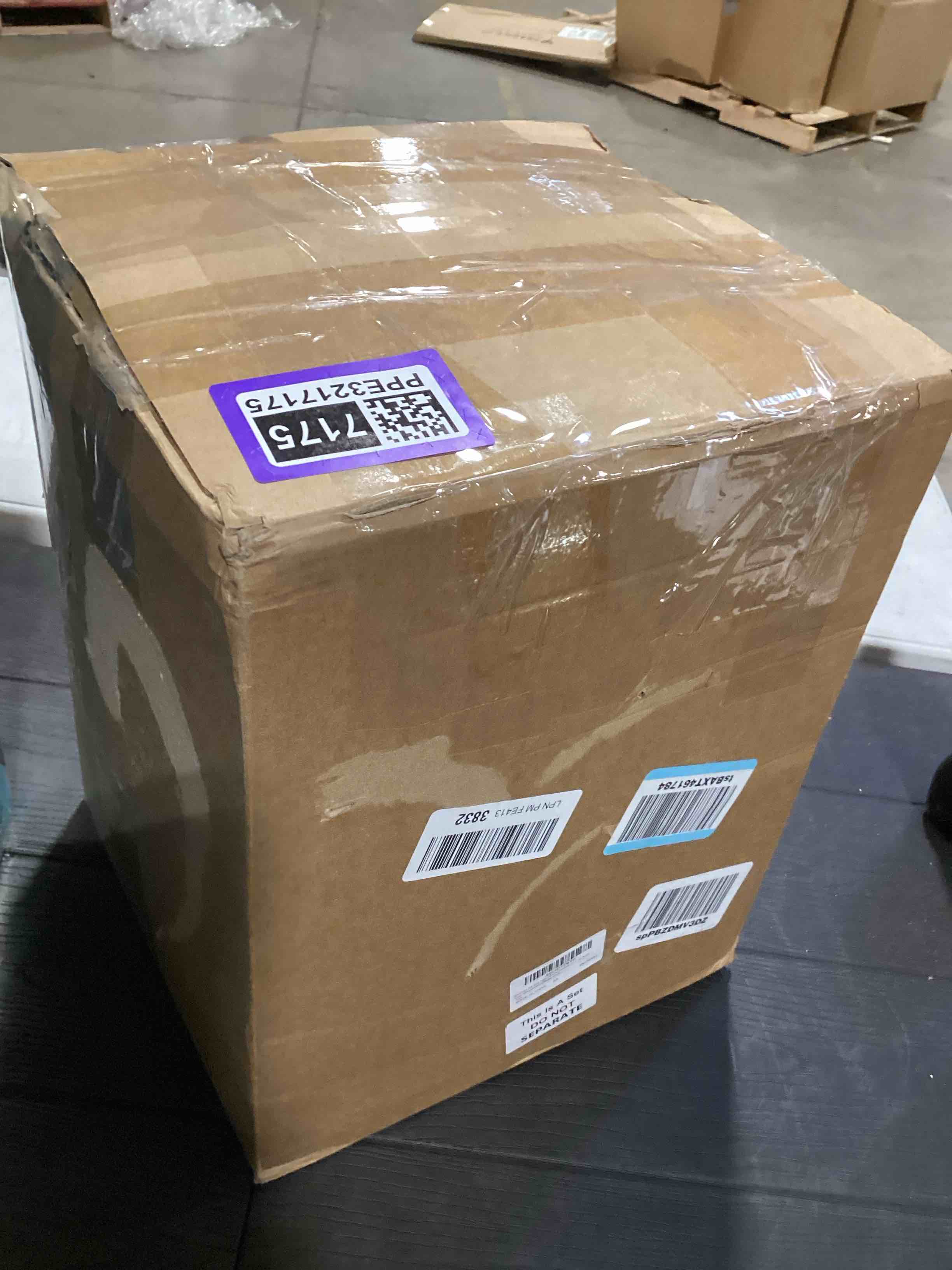 Condition photo showing Good Condition for Zhehao 24 Set 750 ml Christmas Clear Wine Bottles with Caps Tags 25 oz Holiday Xmas Home Empty Brewing Wine Bottle Botellas Para Coquito for Kitchen Bar Party New Year Decoration(Gold Foil)