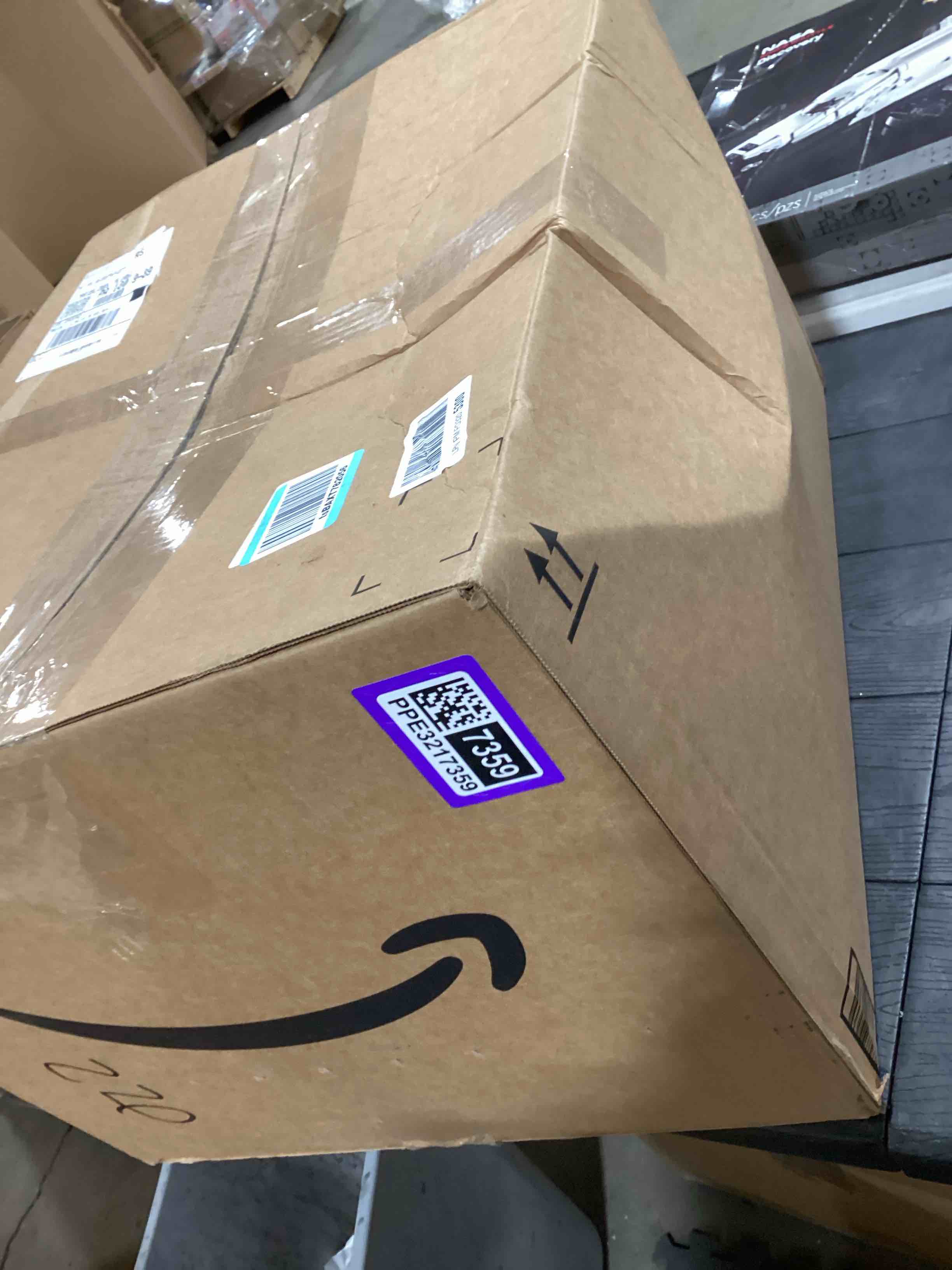 Condition photo showing Good Condition for Rubbermaid Large Hip-Hugger Laundry Basket/Hamper, 1.5-Bushel, White, Stackable Storage Bin/Organizer for Bathroom/Bedroom/Dorm/Home 1.5 Bushel Large Hip Hug Basket