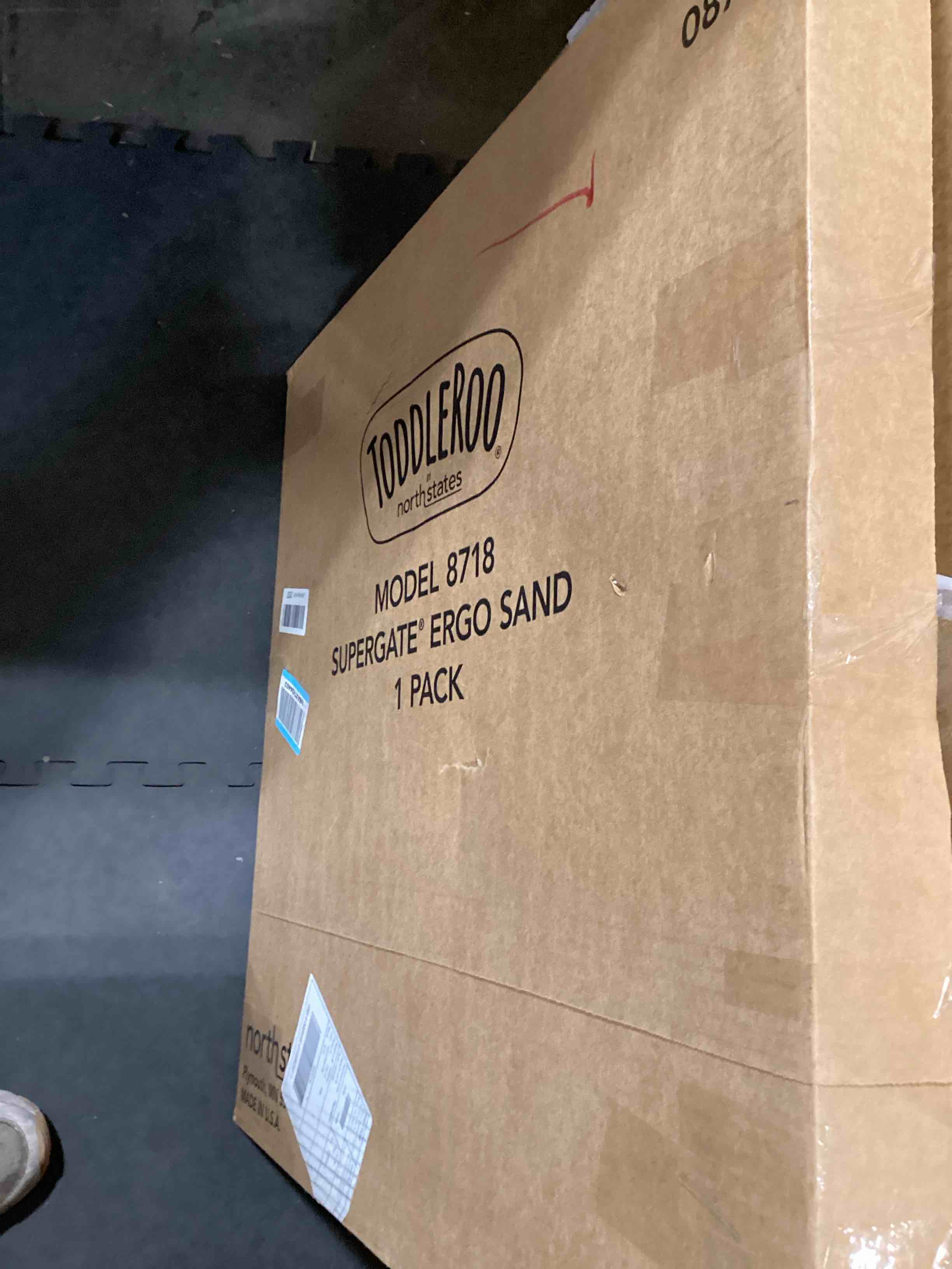 Condition photo showing Good Condition for Toddleroo by North States 42” Wide Supergate Ergo Baby Gate, Made in USA: For Doorways or stairways. Includes Wall Cups. Pressure or Hardware Mount. 26” - 42” Wide (26" Tall, Sand) (B01HG7E5R8)